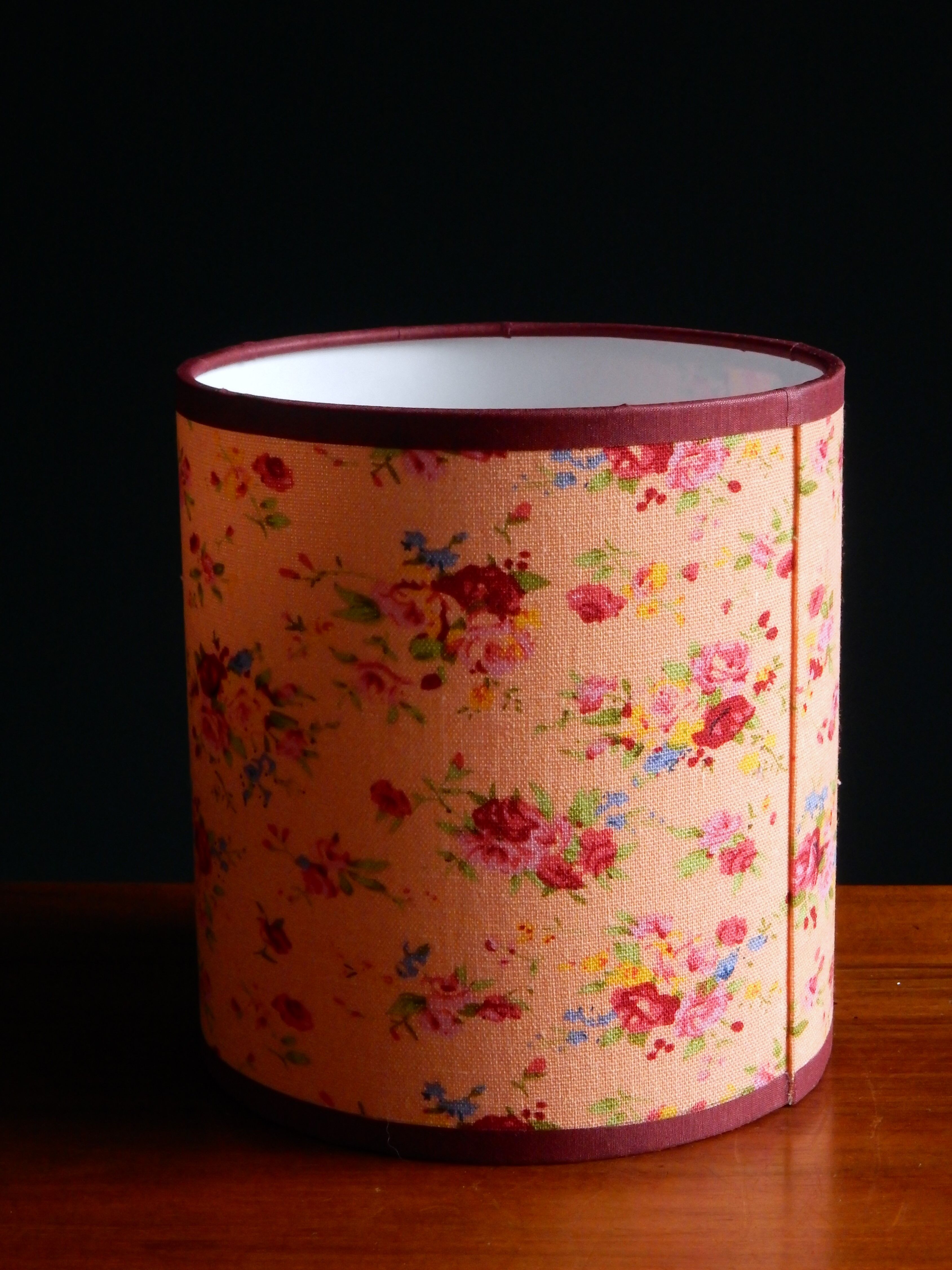 Abat-jour en lin fleuri dans le style Liberty