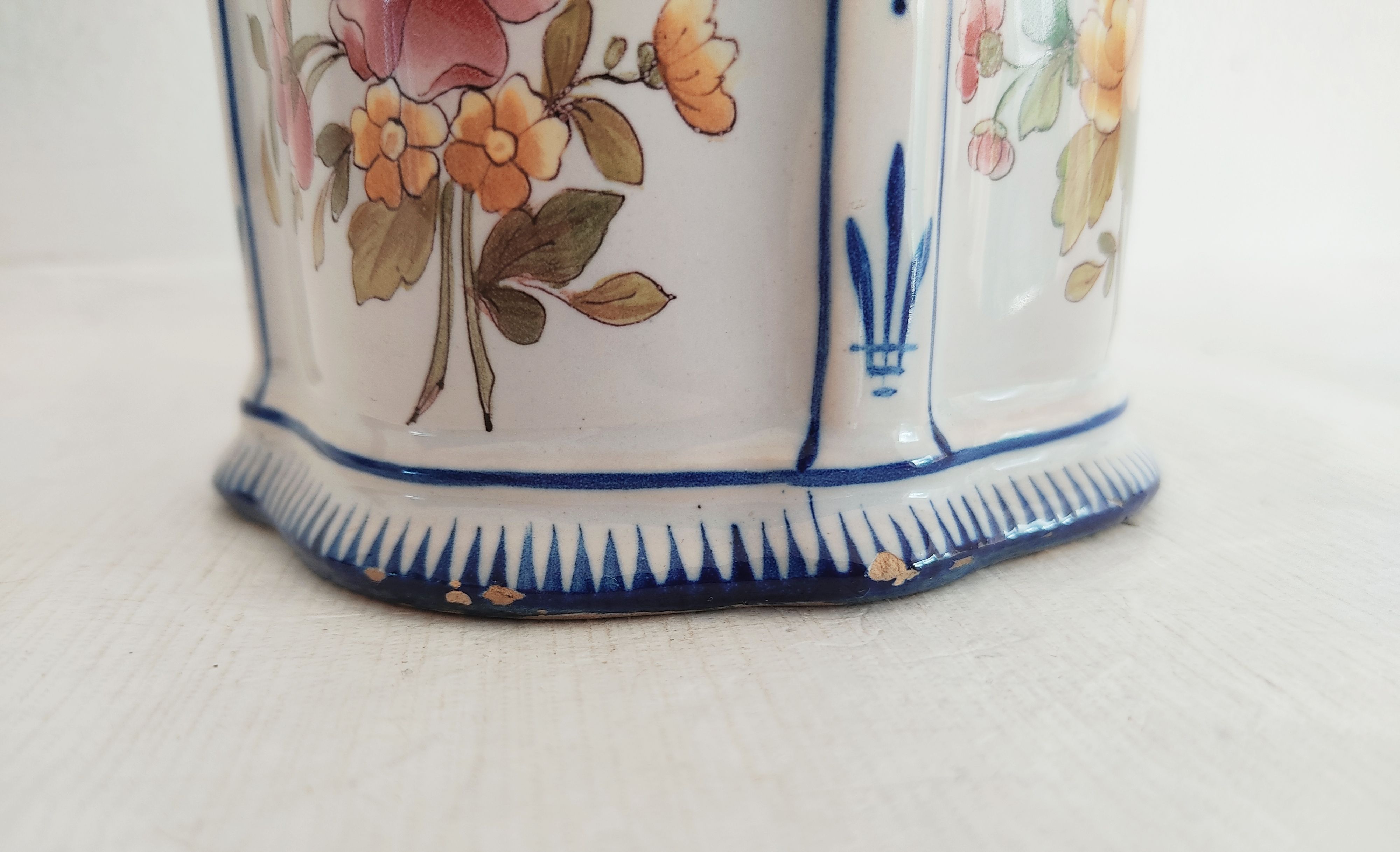 Earthenware box decoration of flowers Faience factory of Charolles