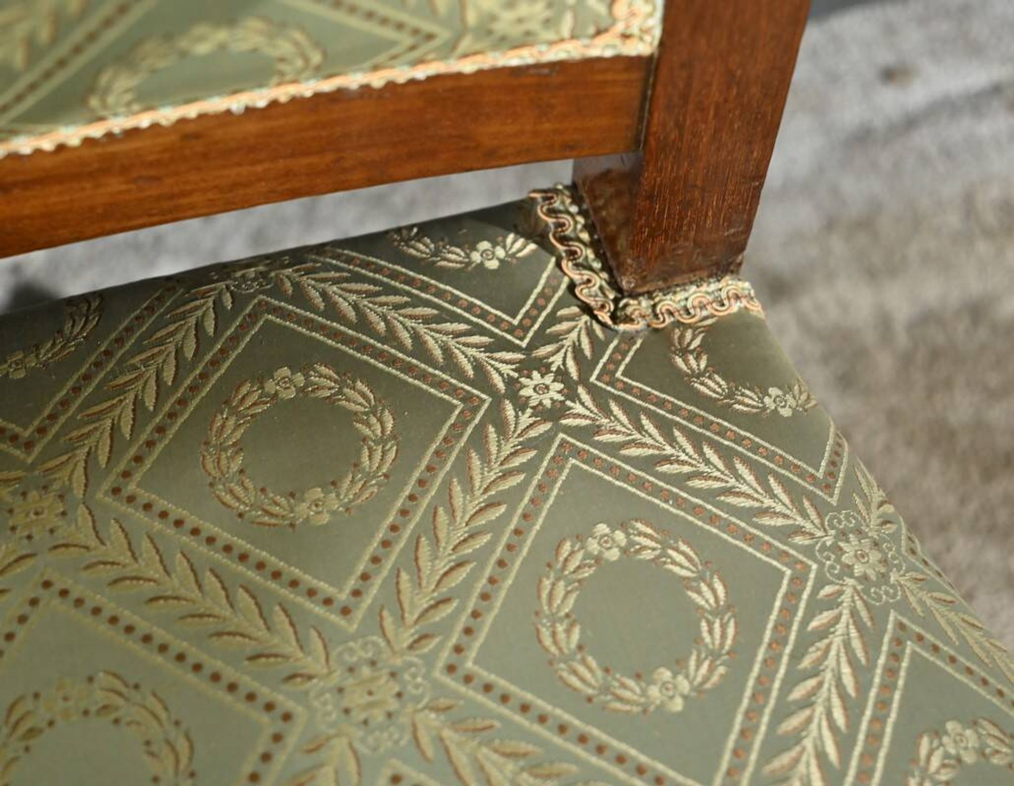Pair of Crossed Armchairs in Mahogany, Restoration Period – Early 19th Century
