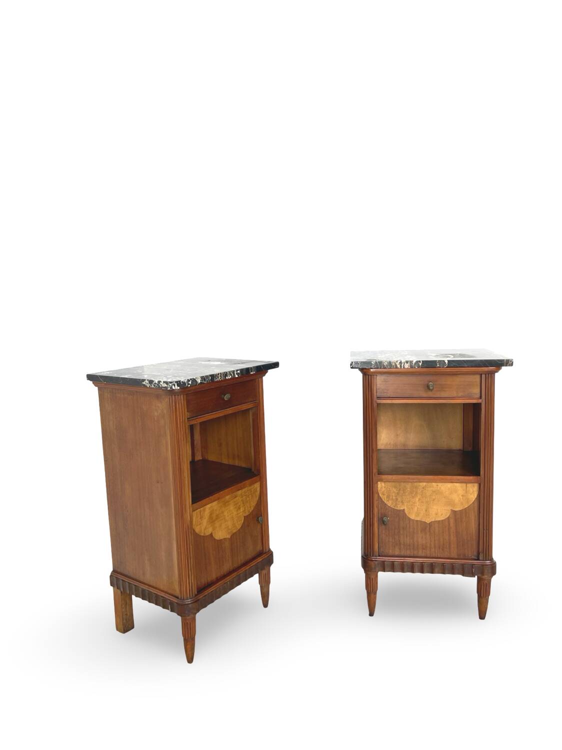 Tables de chevet italiennes en placage d'acajou avec de splendides
