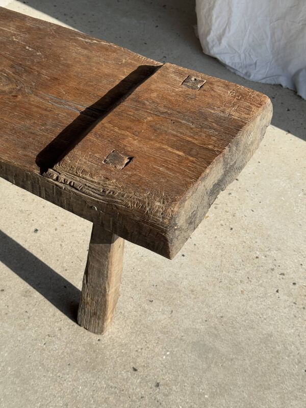 Très grand banc en teck ancien H:50cm L:2m06