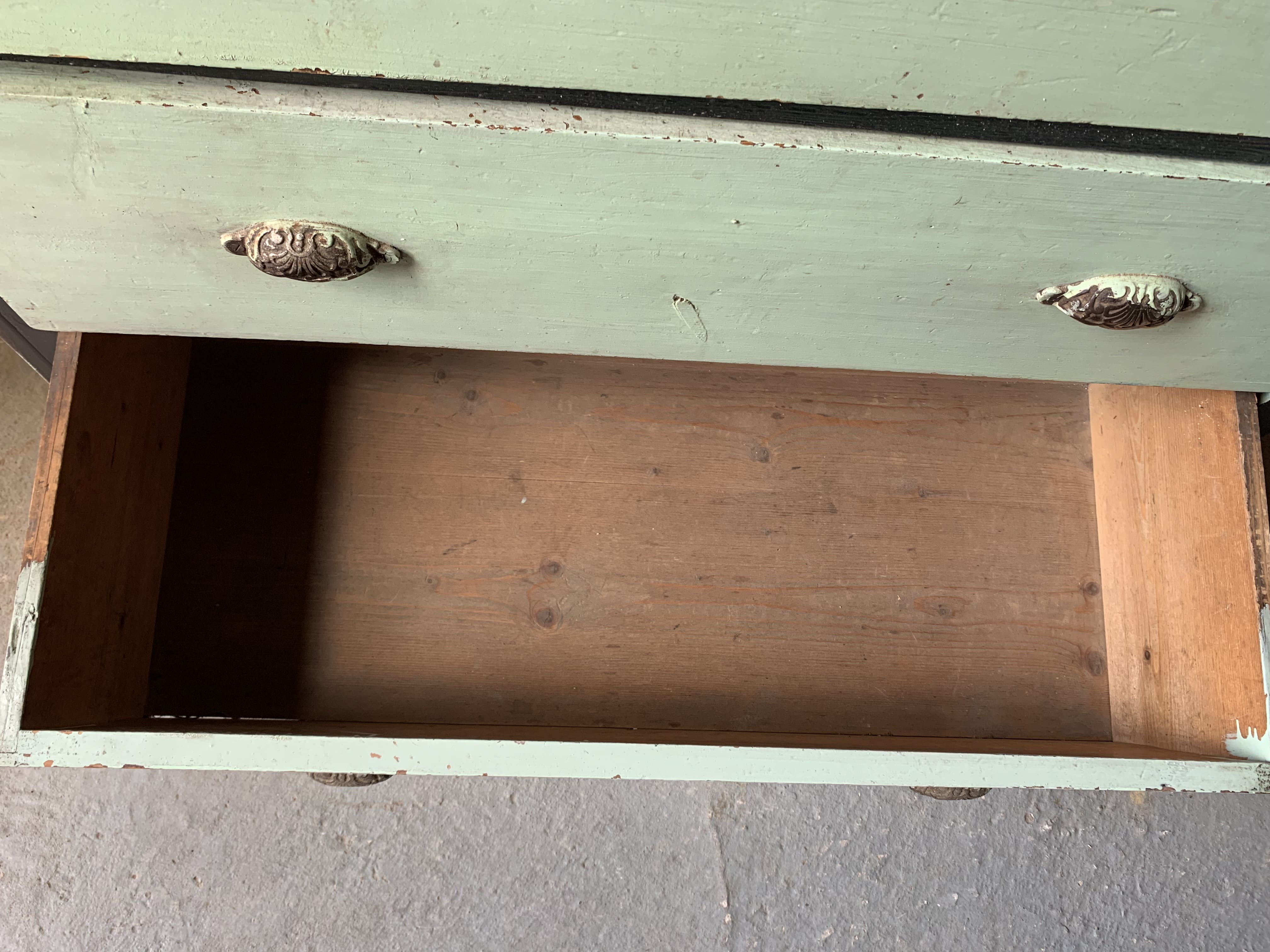 Green chest of drawers 3 drawers