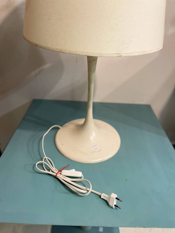 Lampe de table vintage, silhouette élégante – années 60