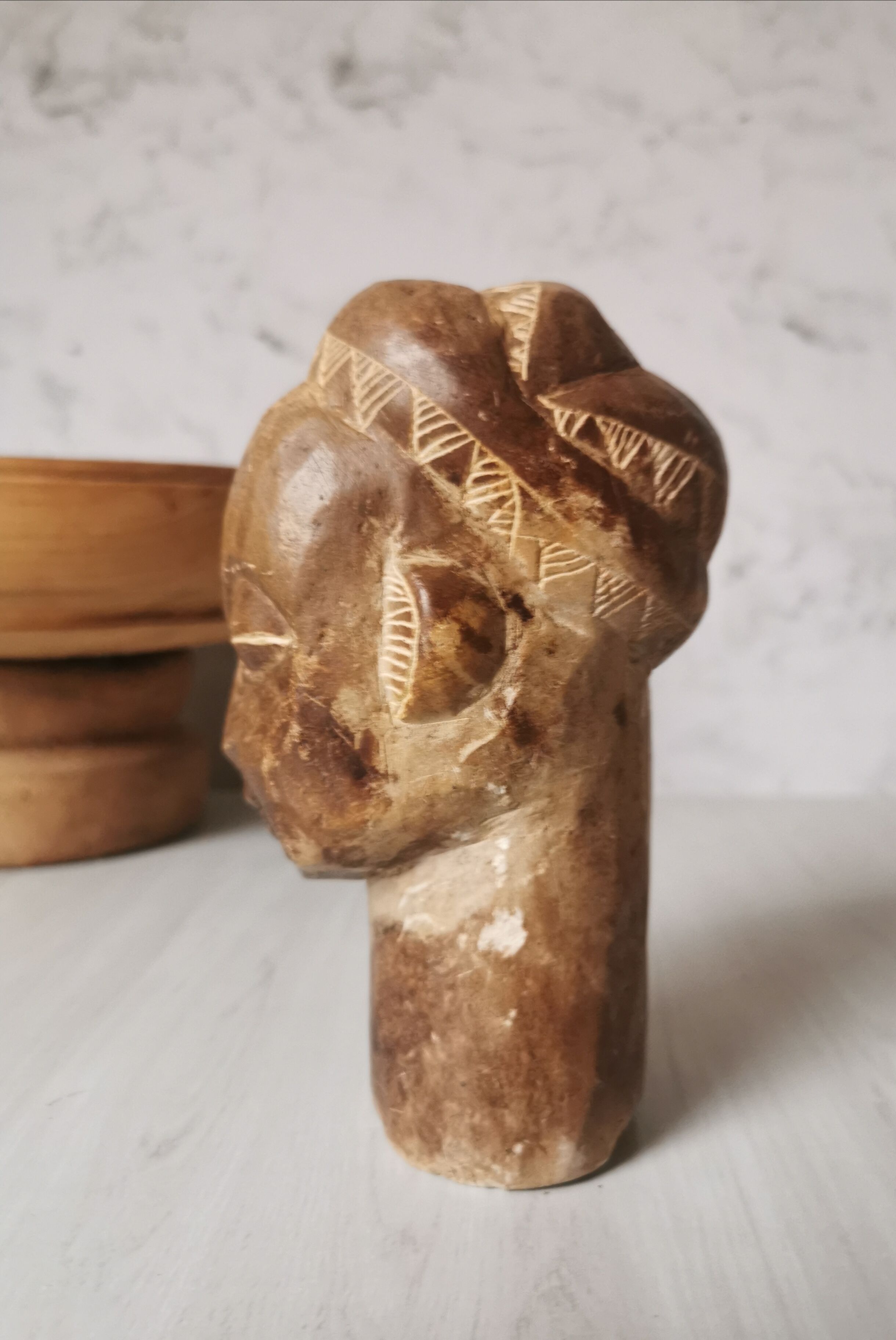 Statuette woman stone nbigou gabon