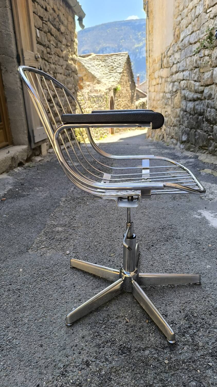 Fauteuil en métal chromé