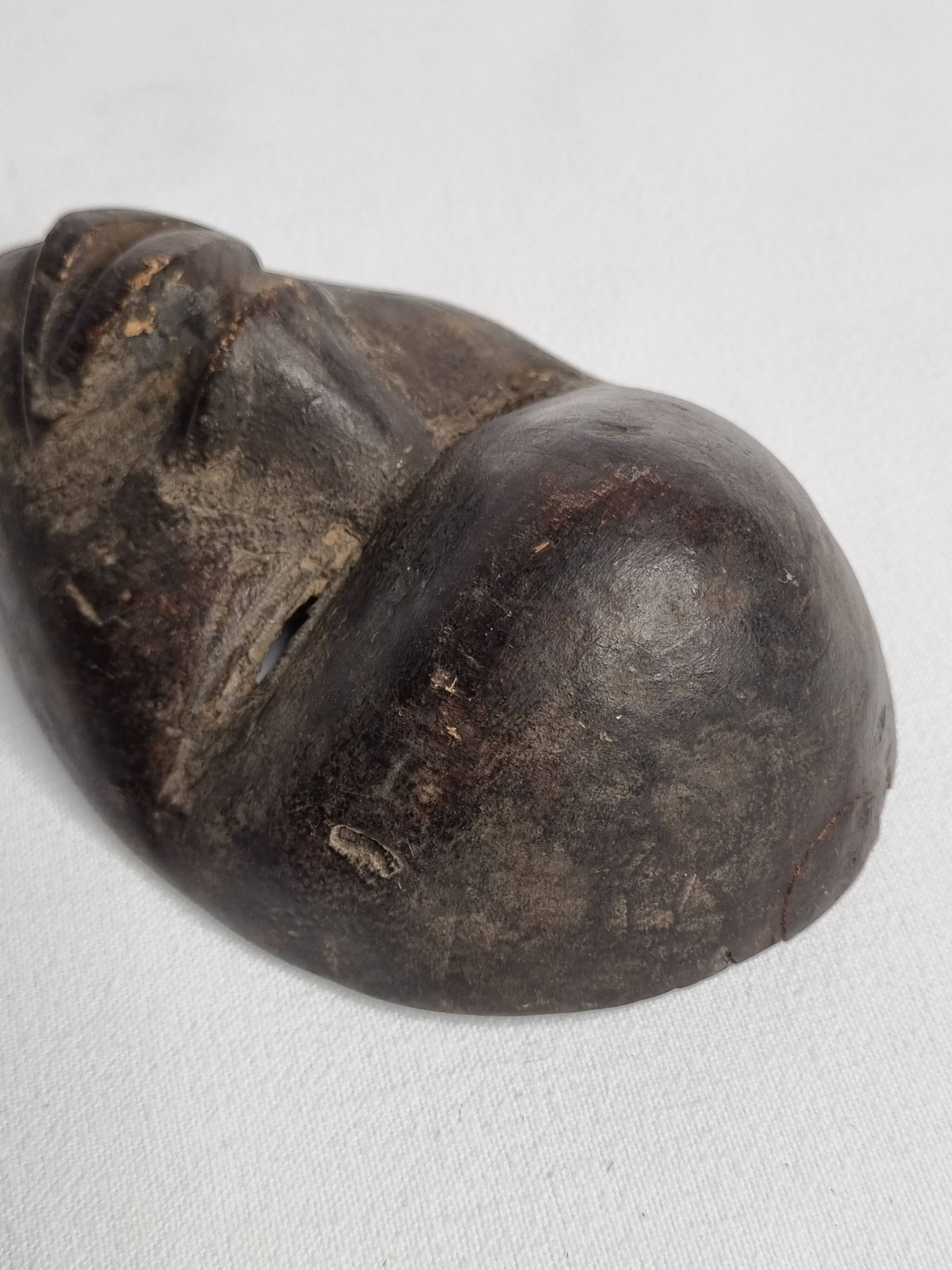 Passport mask, Dan in patinated wood – Ivory Coast, 20th century, 13 cm