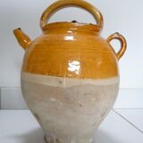 Poterie ancienne, cruche à eau