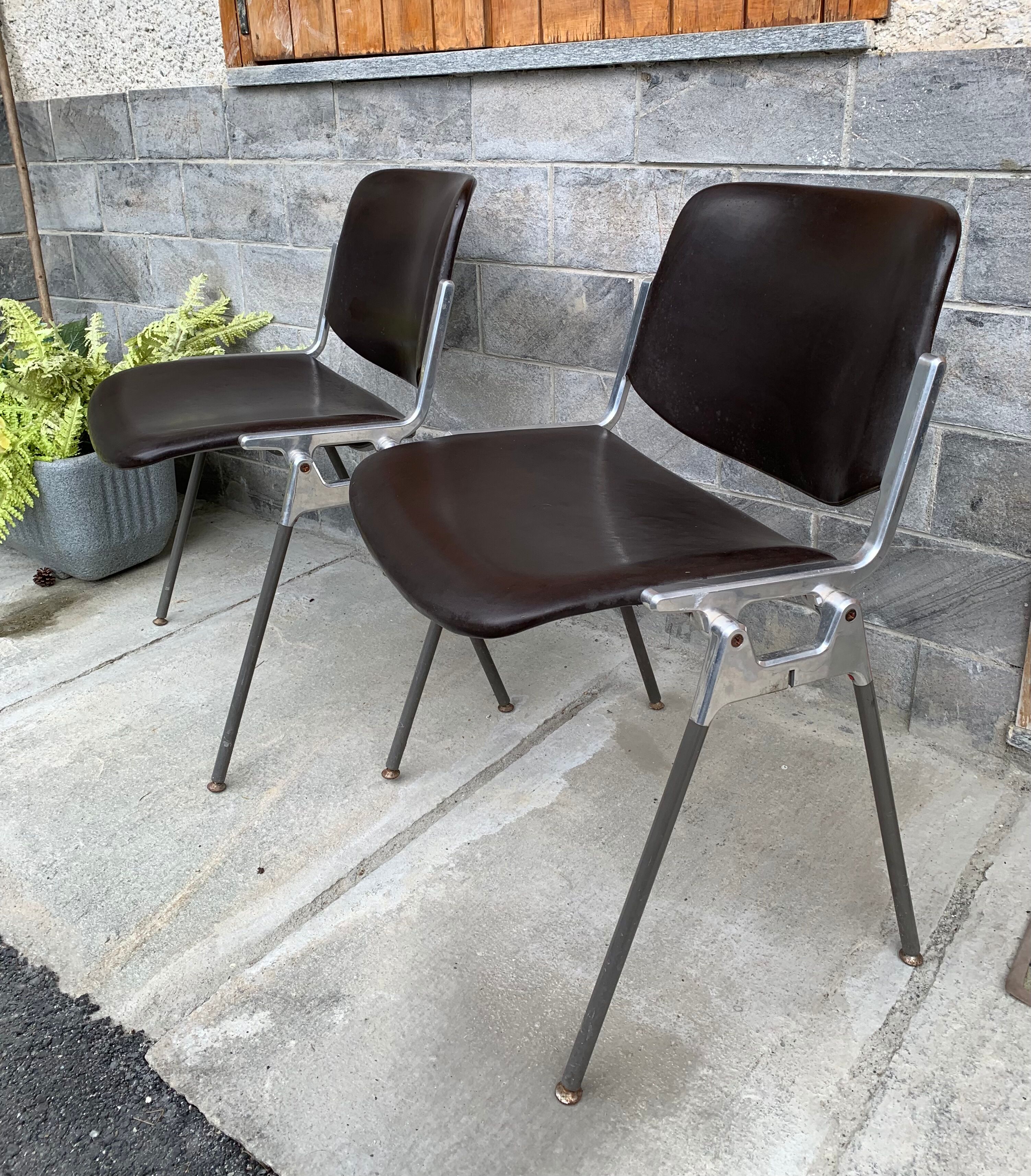 Pair of stackable chairs model dsc by Giancarlo Piretti, castelli years 1965