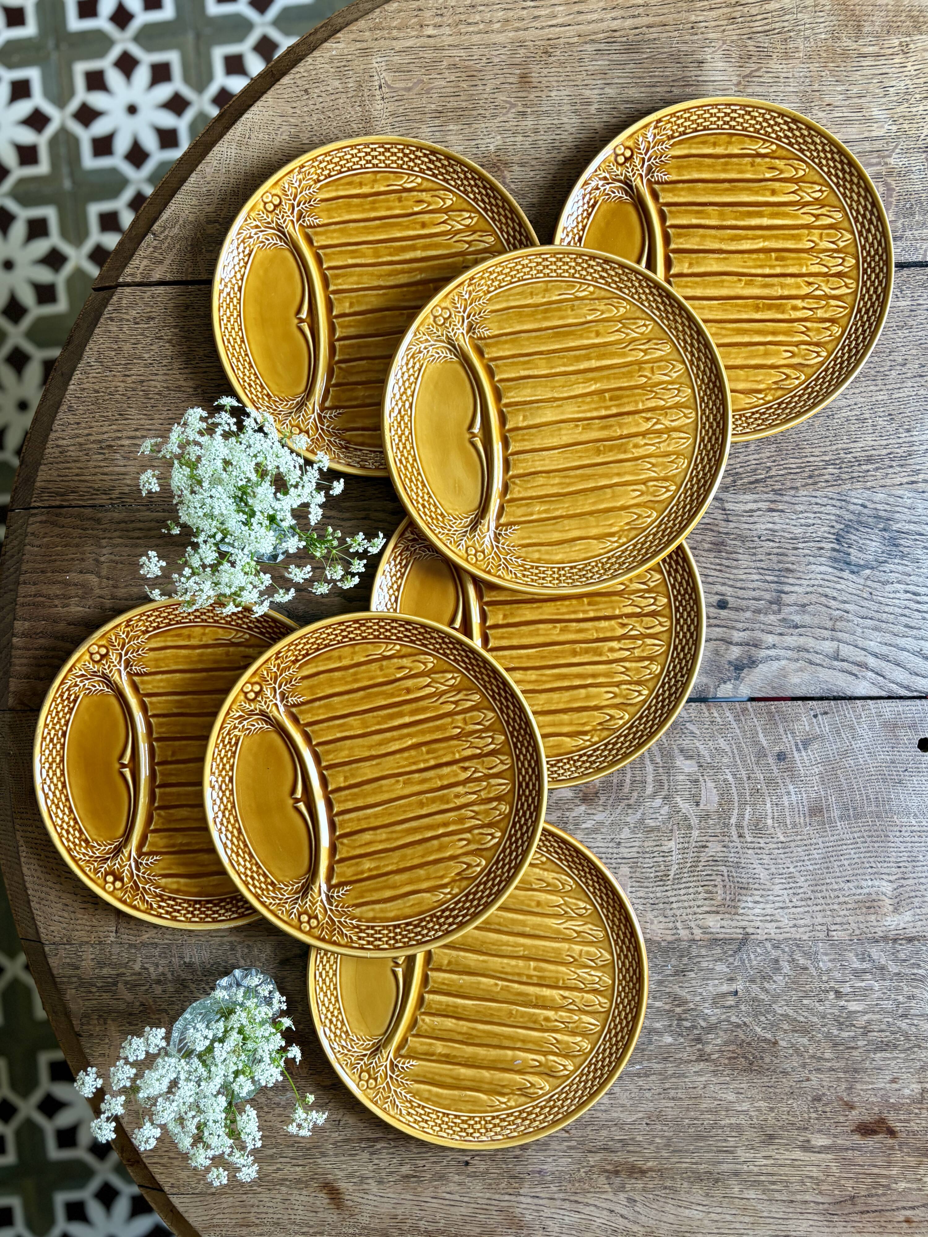 Lot de 7 assiettes à asperges vintage