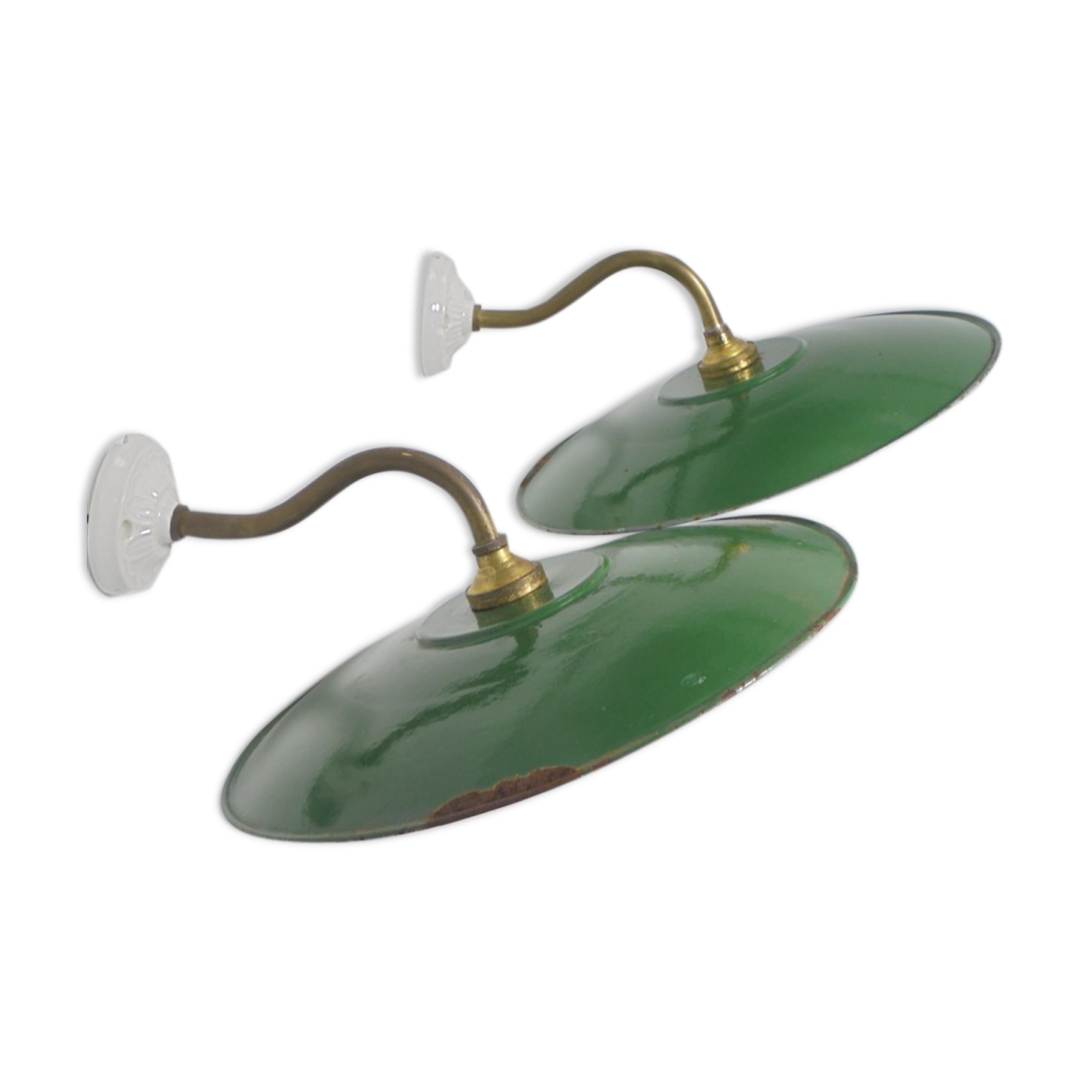 Duo of enamelled sheet metal wall lamps