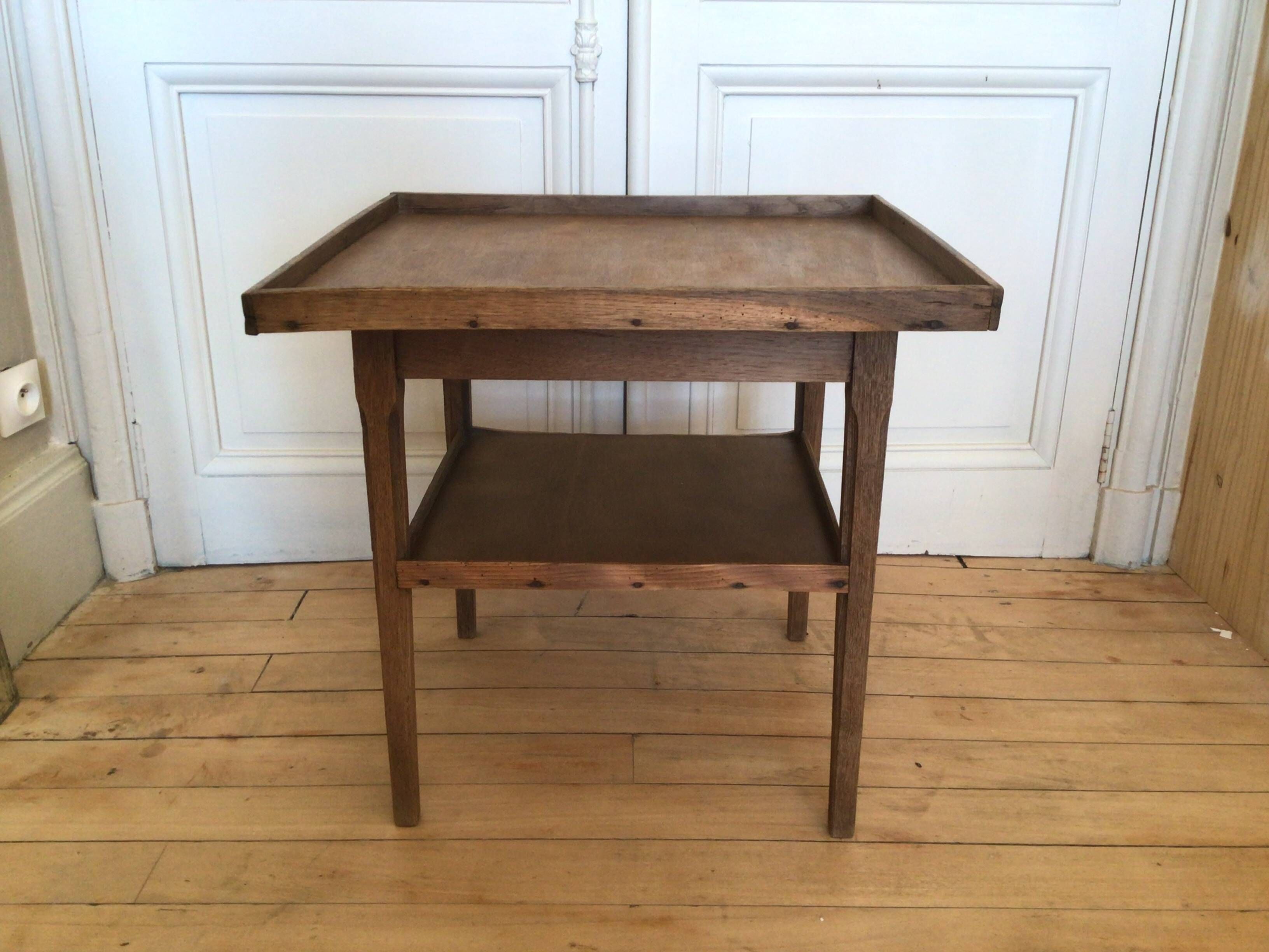 Antique coffee table with 2 tiers
