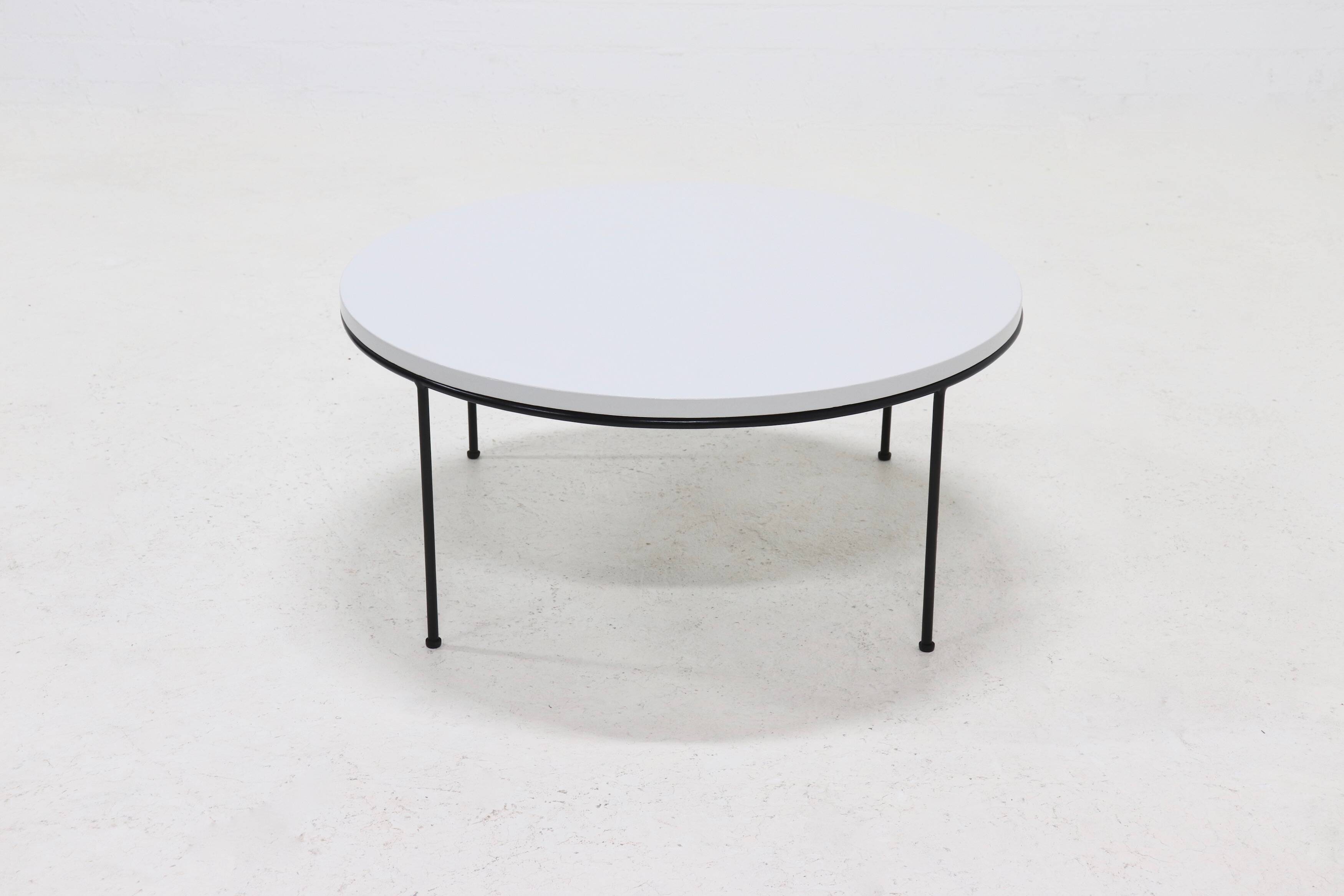 Round Coffee Table by Paul McCobb for Metz & Co 1950s