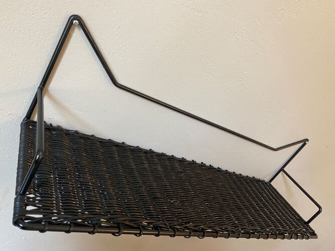 Etagère vintage structure en métal noire et osier laqué noire, design Raoul Guys, années 50 / 60