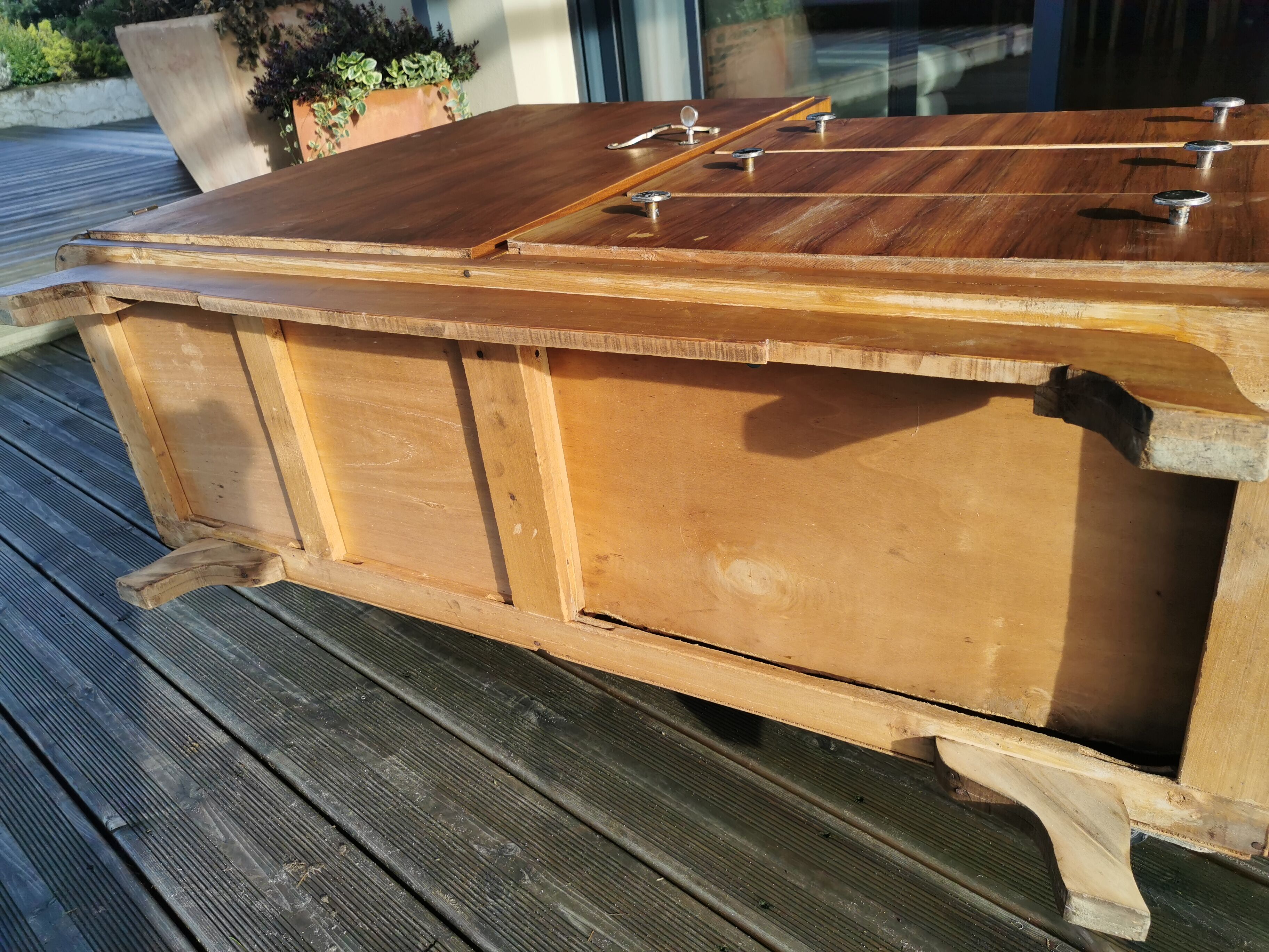 Asymetical chest of drawers