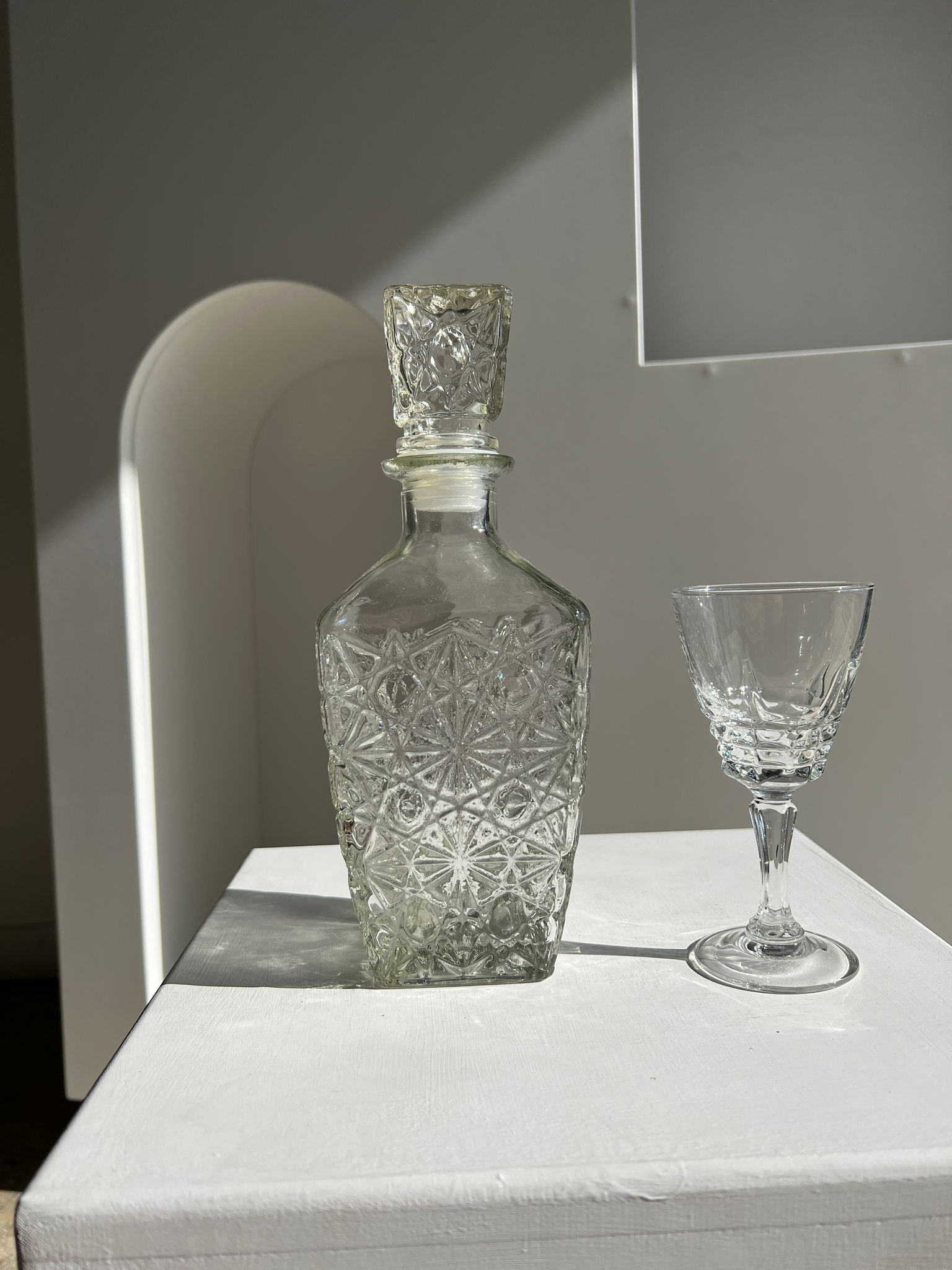 Vintage whisky decanter geometric star patterns H:25cm