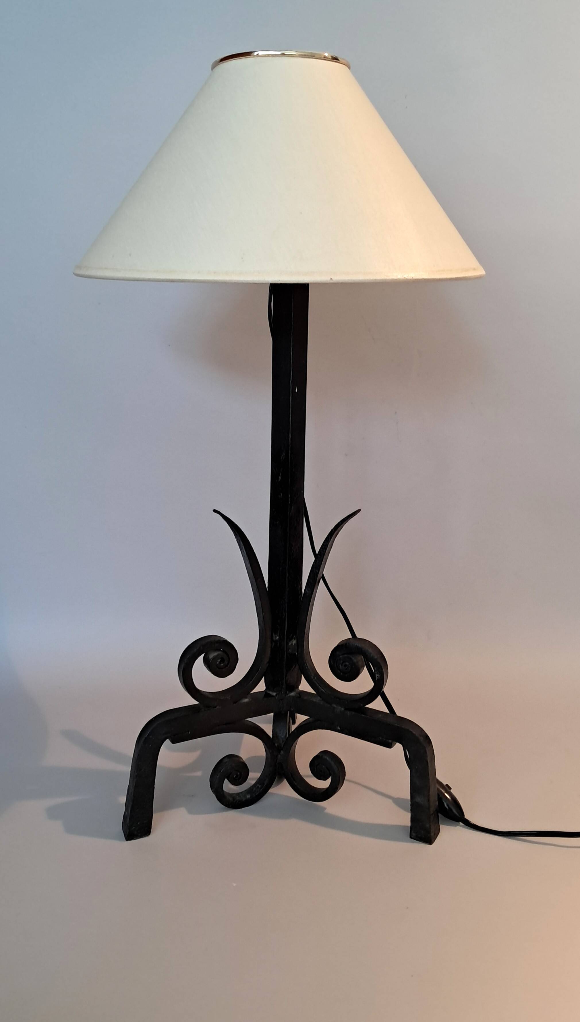 Brutalist tripod wrought iron lamp base 1950/1960.