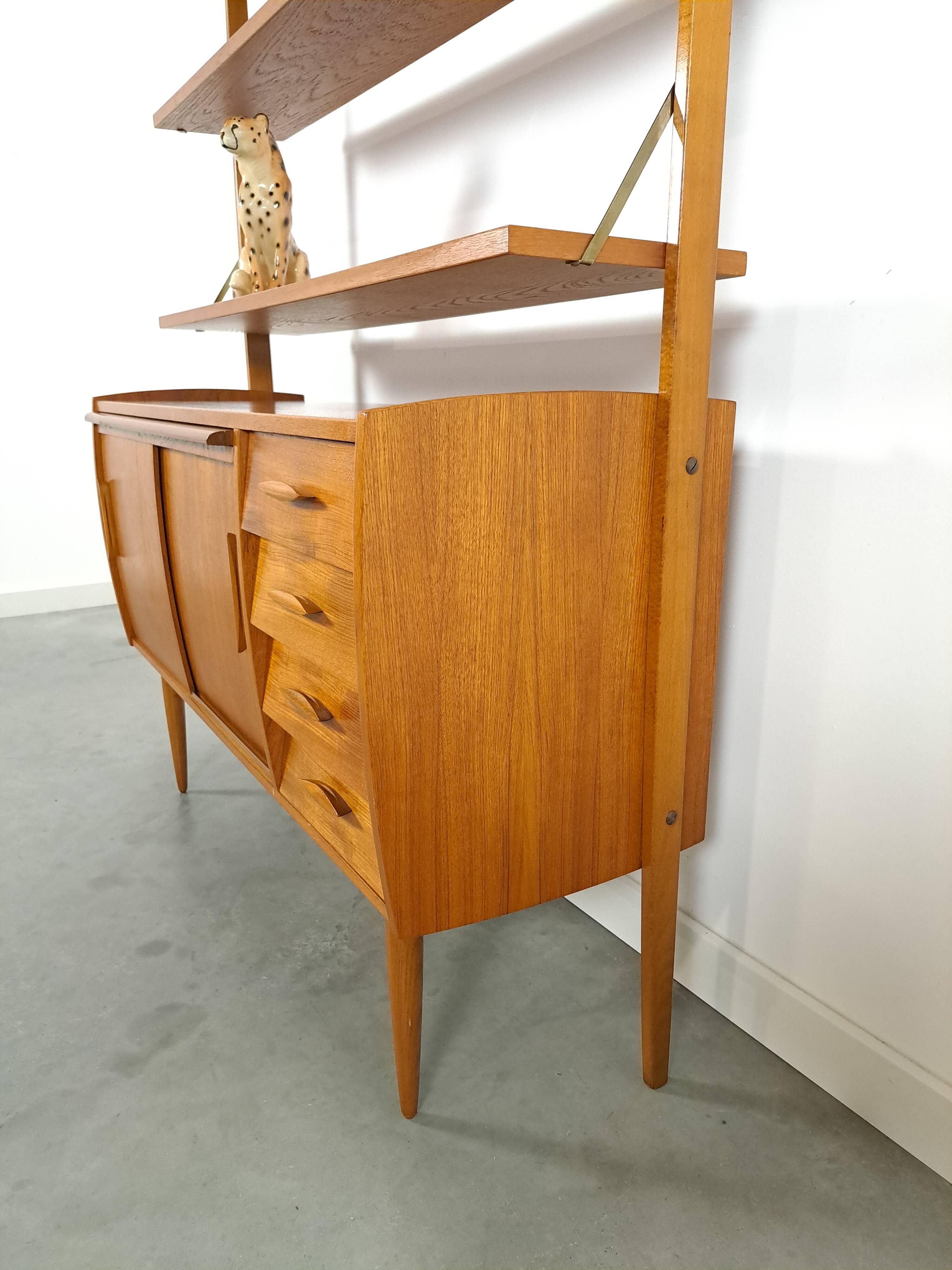 Meuble mural scandinave en teck avec étagères, tiroir et bureau
