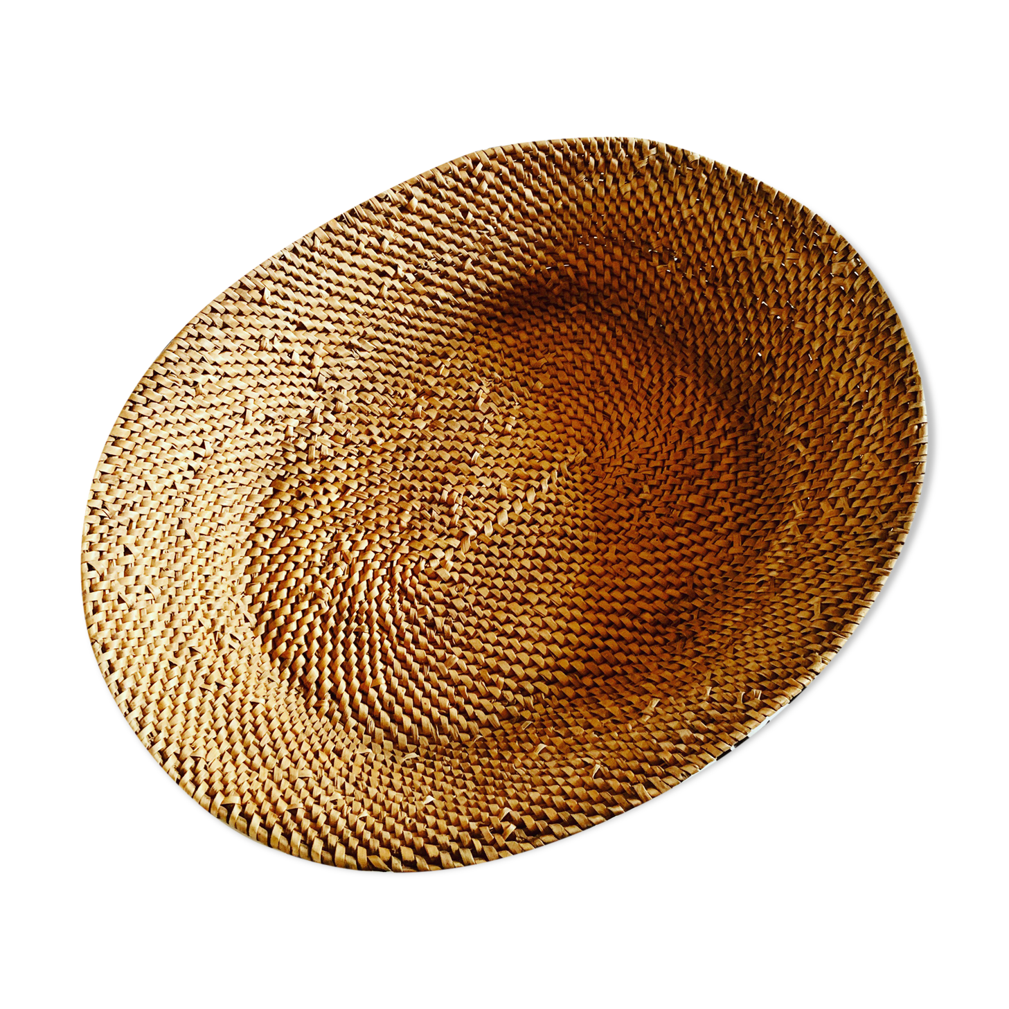 Basket in braided wicker and rattan