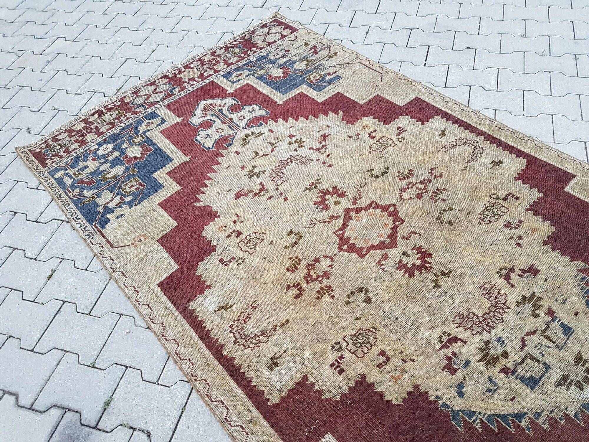 Vintage handmade Turkish rug 140x272 cm