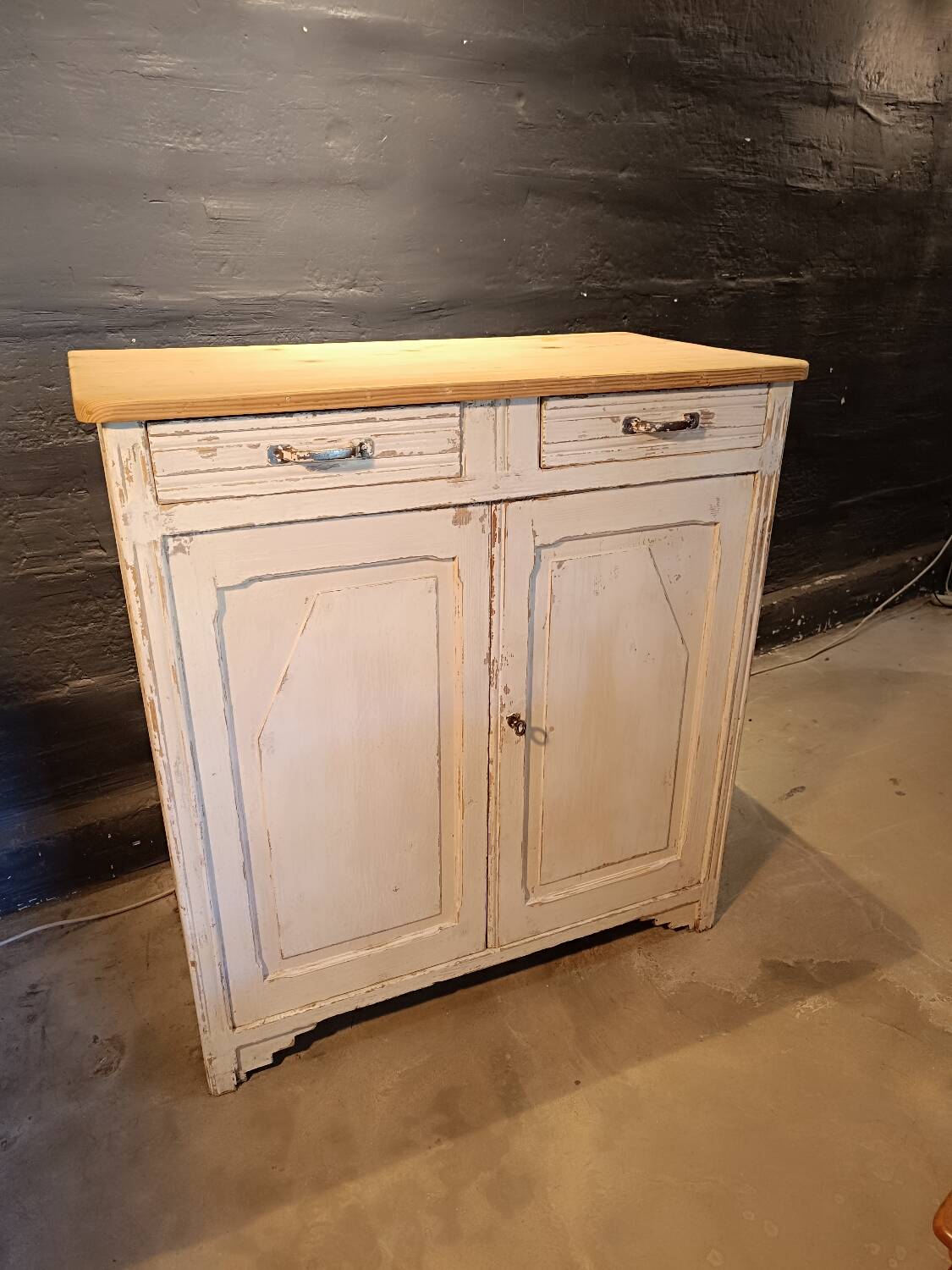 Buffet parisien patiné