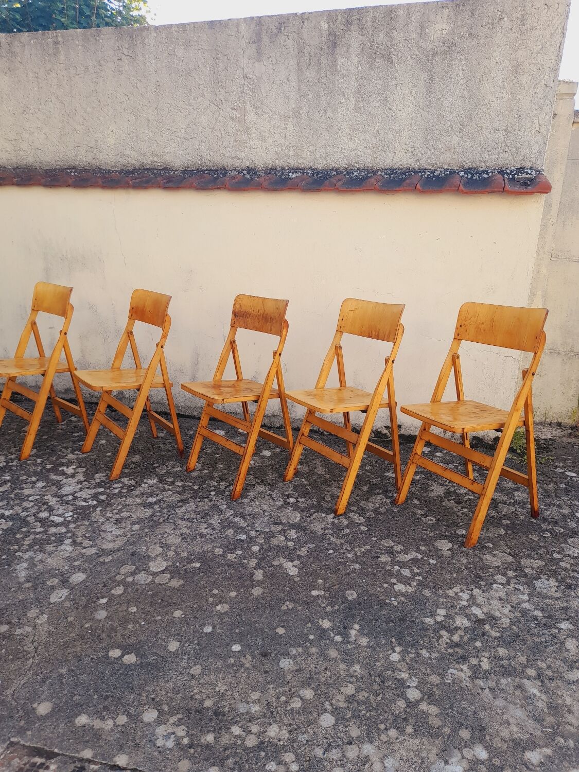 5 vintage wooden folding chairs