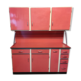 Meuble en formica rouge