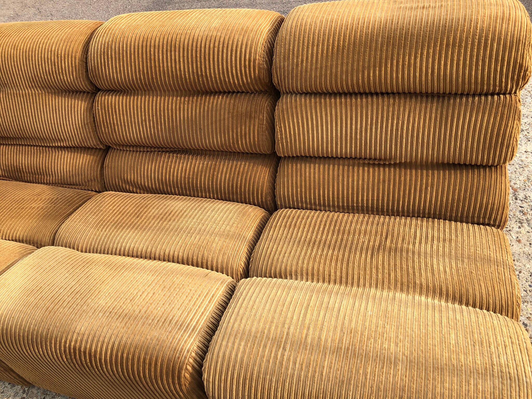 Sofa in velvet vintage