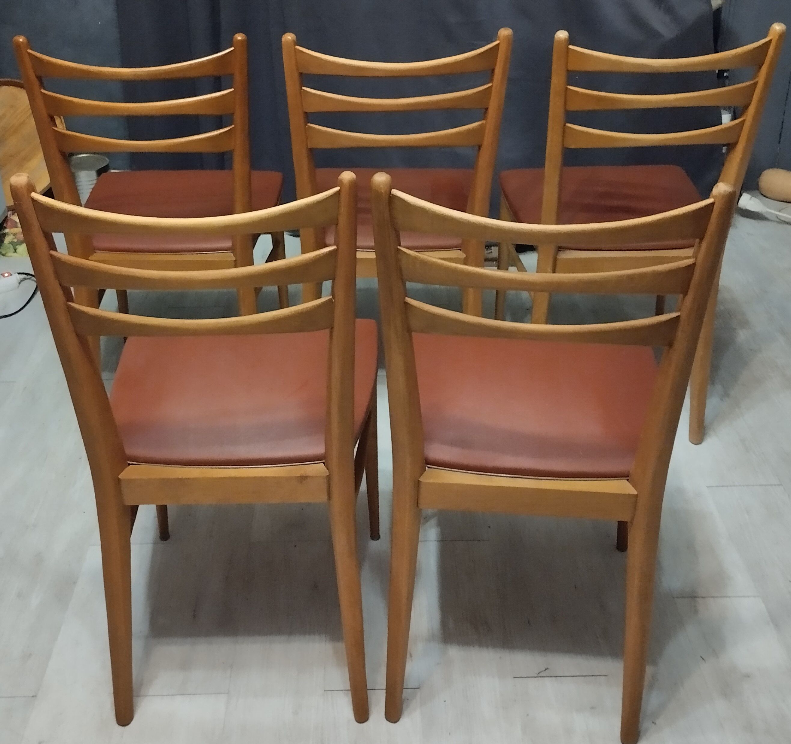 Set of 5 Scandinavian style chairs