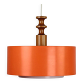 Lampe suspendue en plexiglas orange et pin, modèle 30 01.00 — Luxus Vittsjö, Suède, années 1970