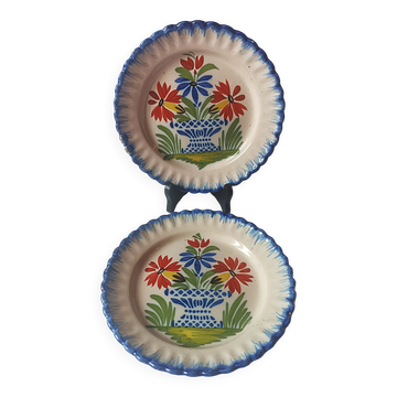 Paire d'assiettes anciennes en faïence populaire décor panier fleuri bord p