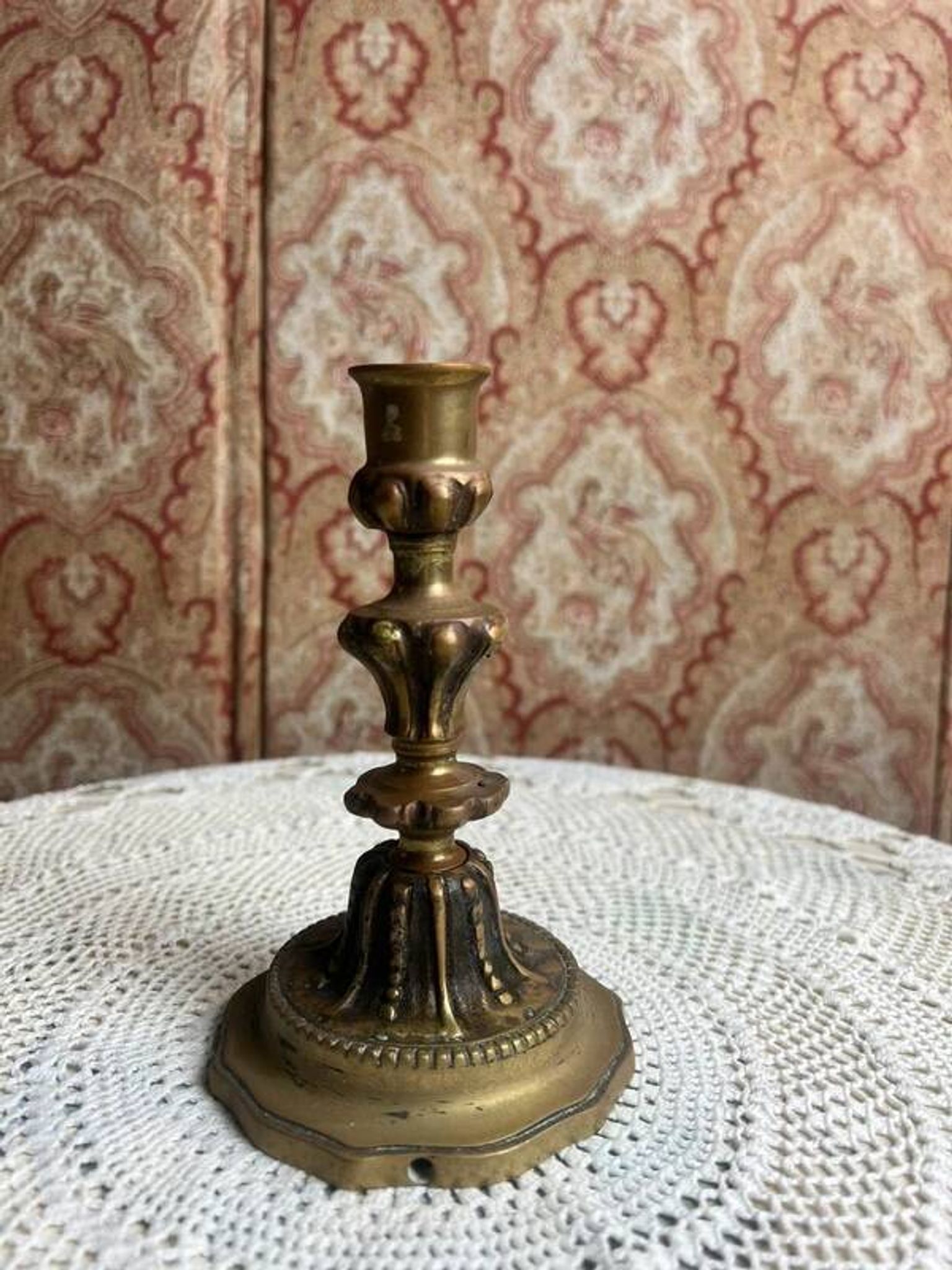 Bougeoir ancien en bronze doré