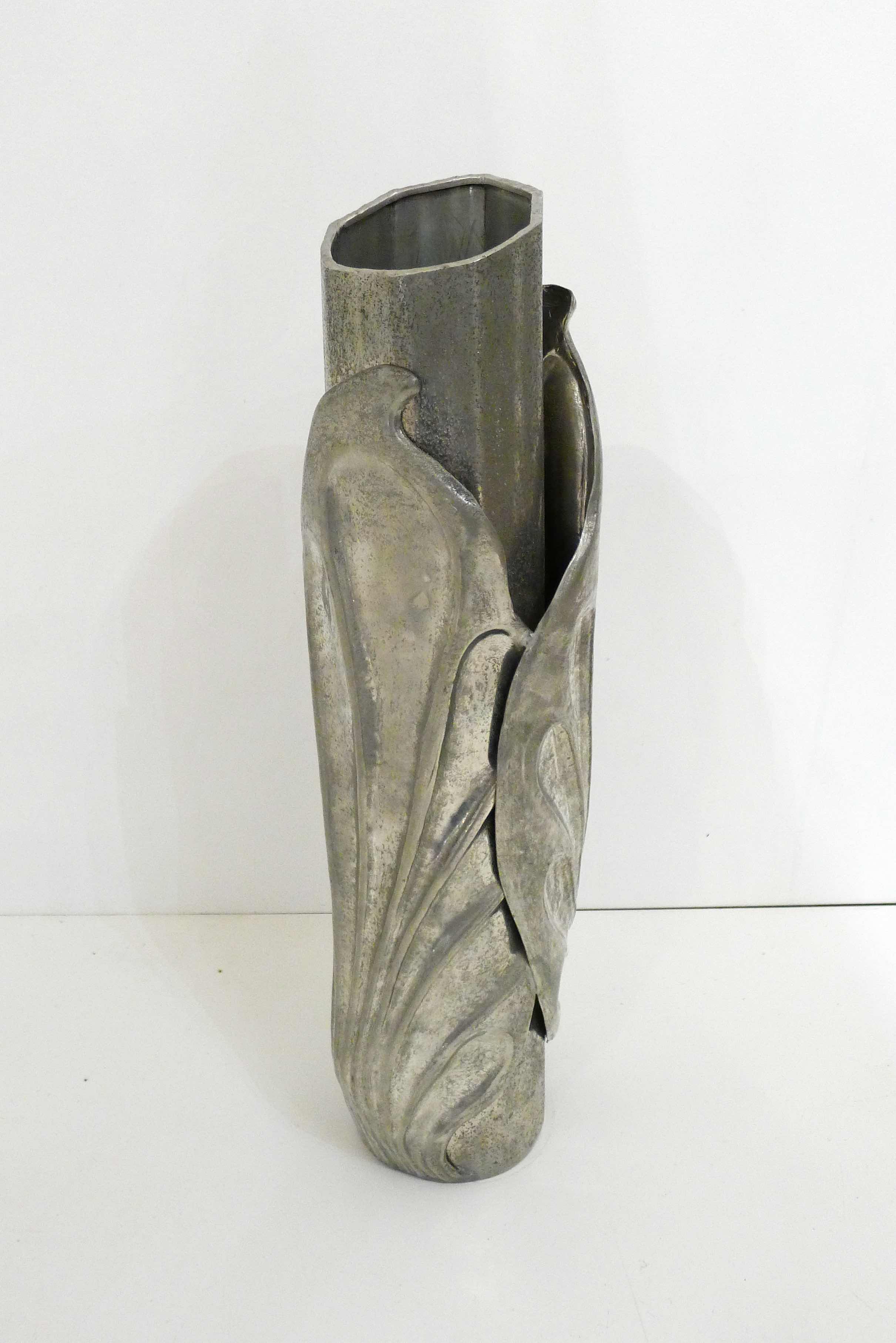 Large vase design Italian G & G, pewter 1970