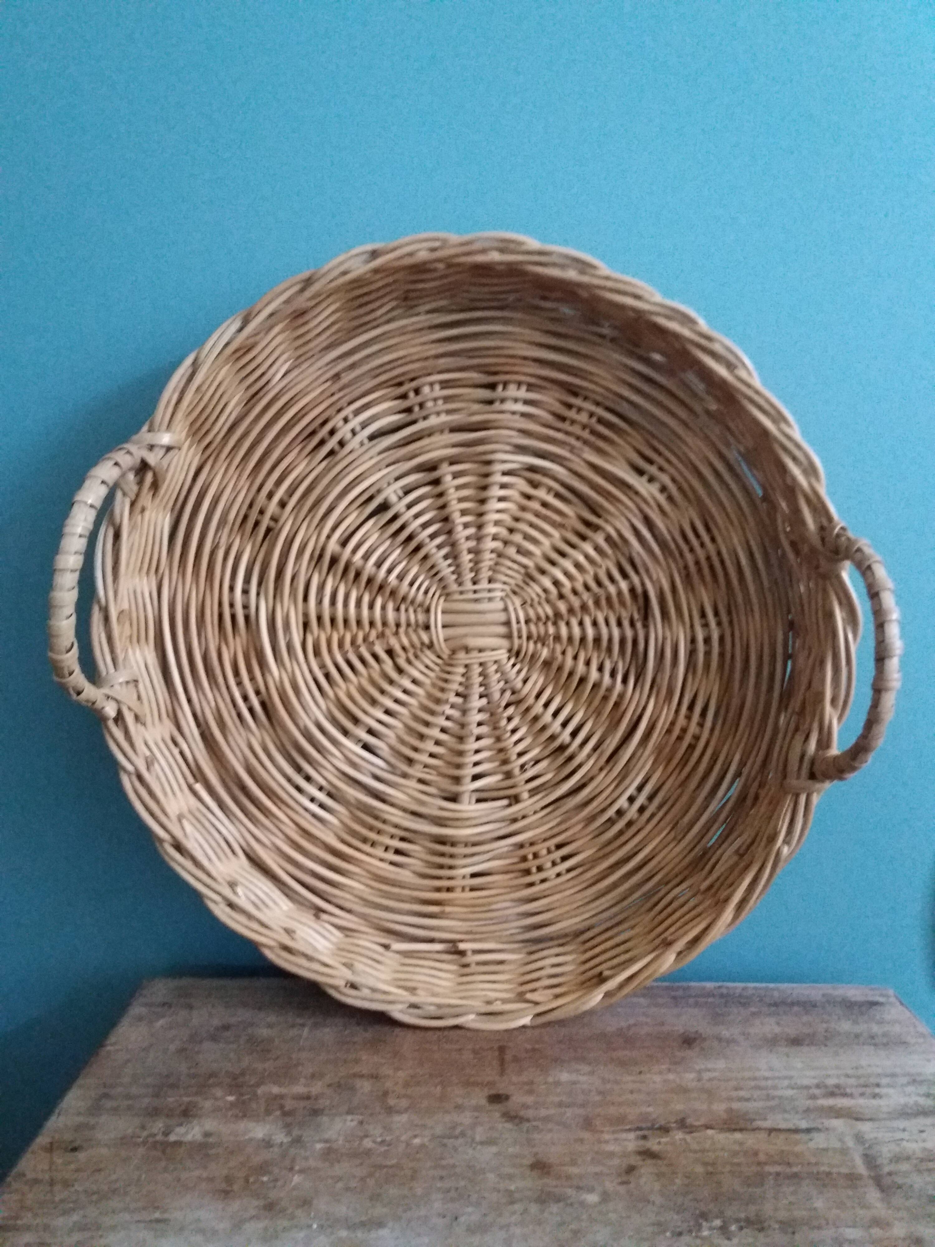 Round wicker tray basket