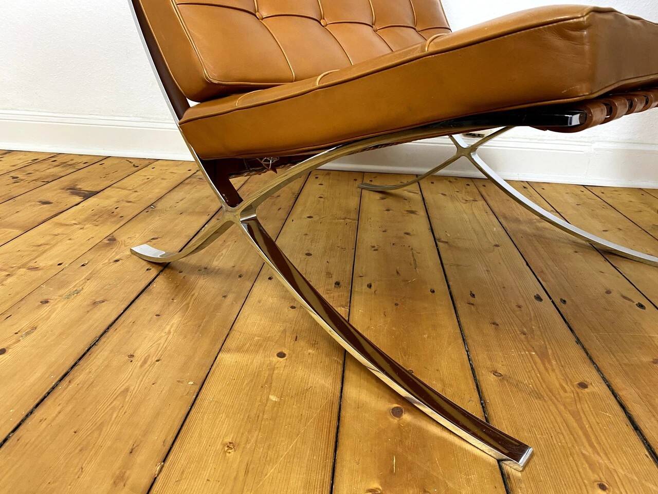 Chauffeuse Barcelona de Mies Van Der Rohe pour Knoll