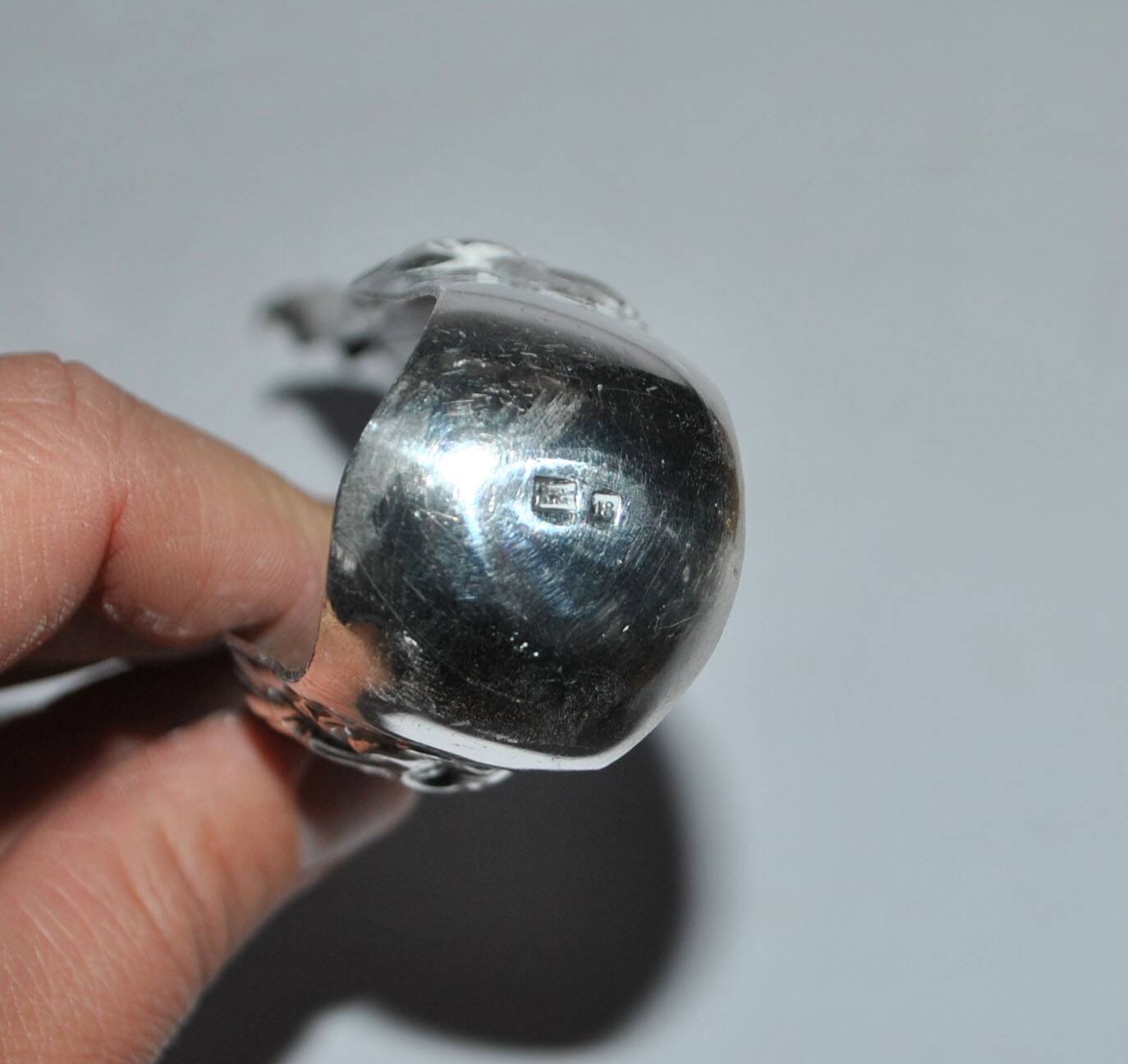 Rocaille sugar tongs in silver metal with lion claw medallion