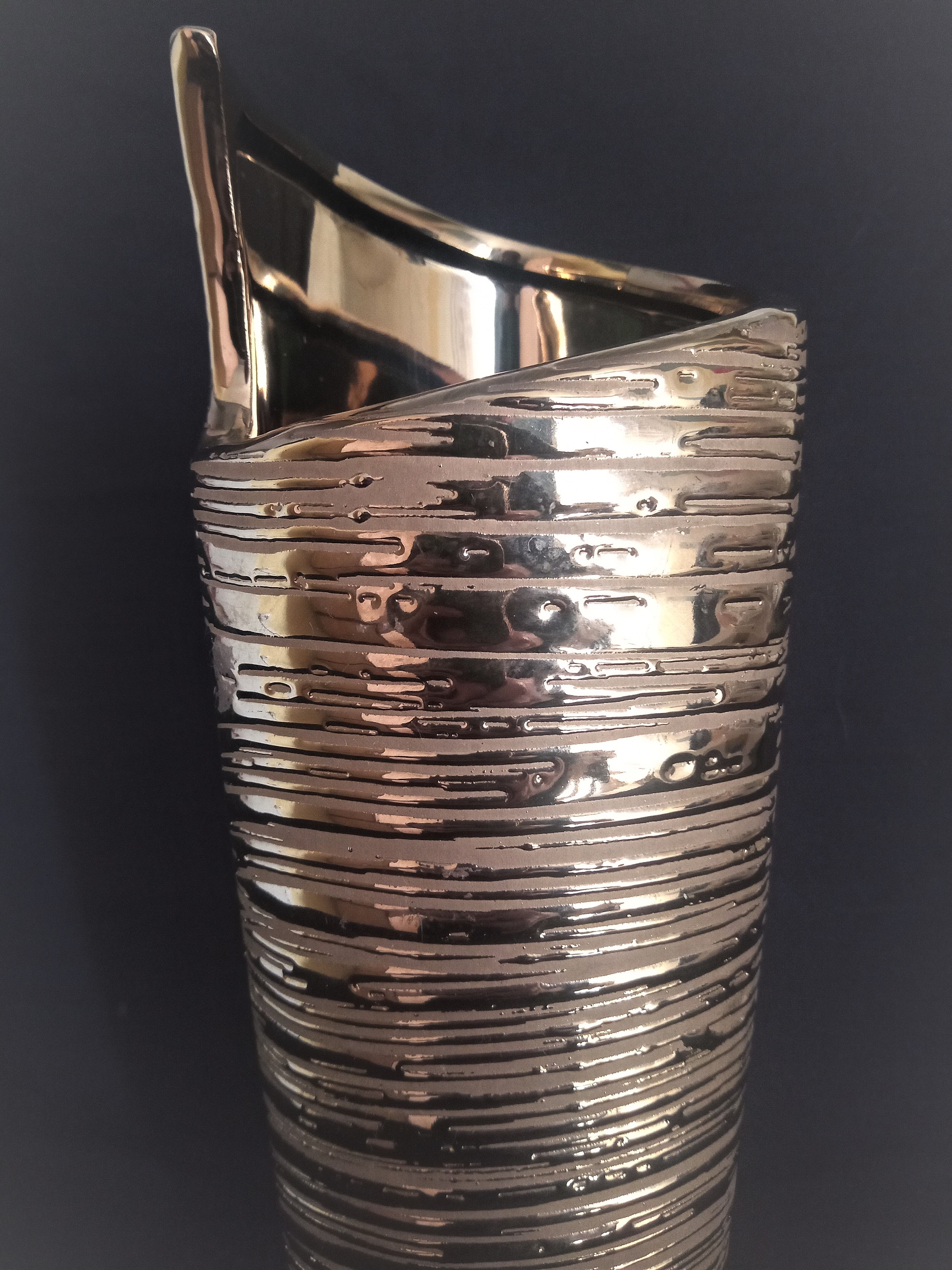 Cubist vase in gilded and ridged ceramic