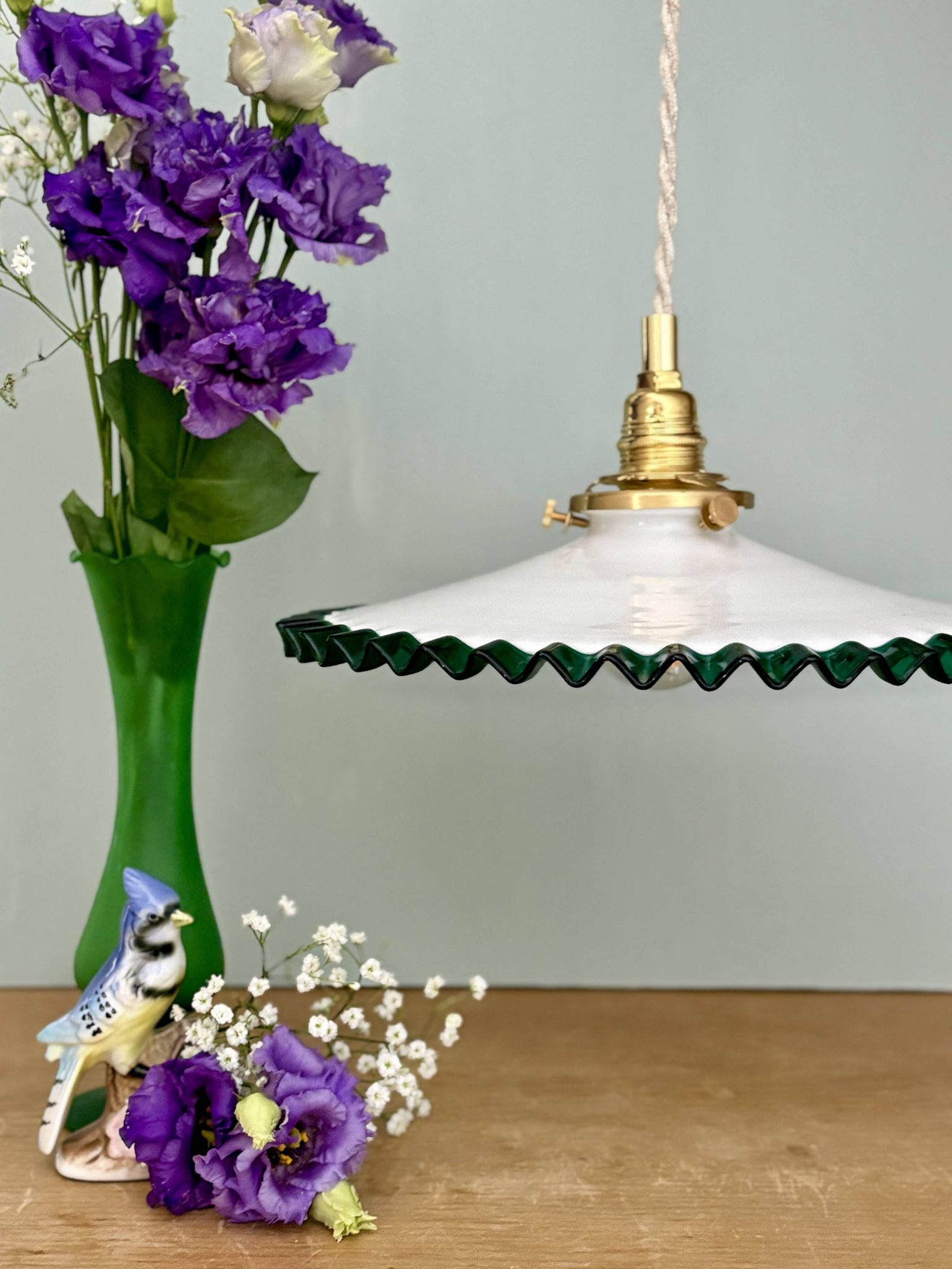Suspension globe vintage en opaline bleue