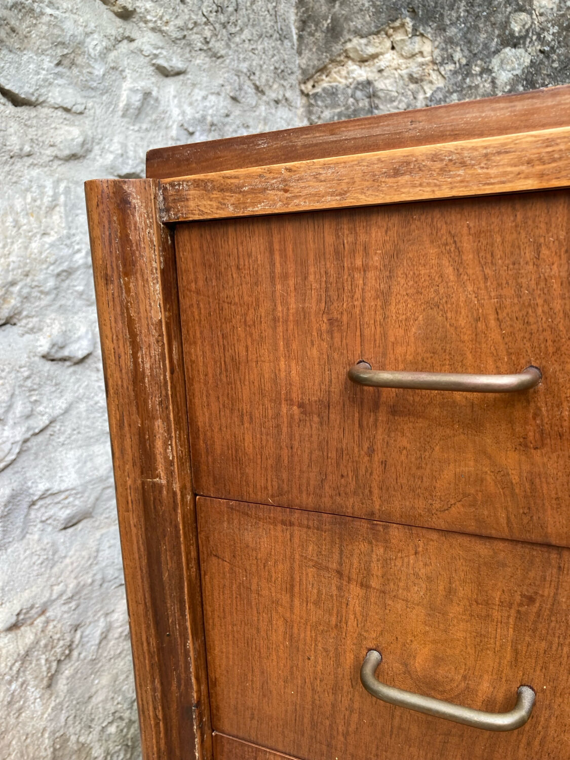 Compass leg chest of drawers