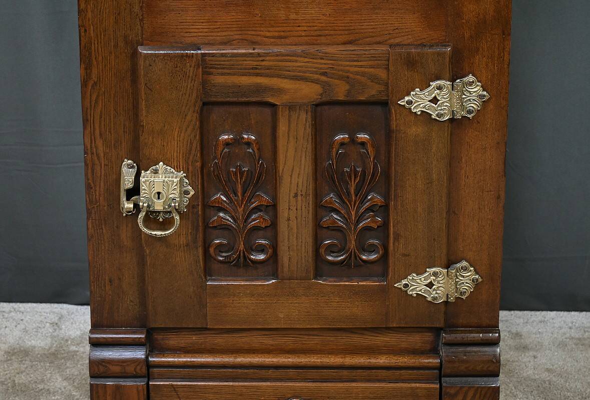 Small Oak Icebox – Early 20th Century