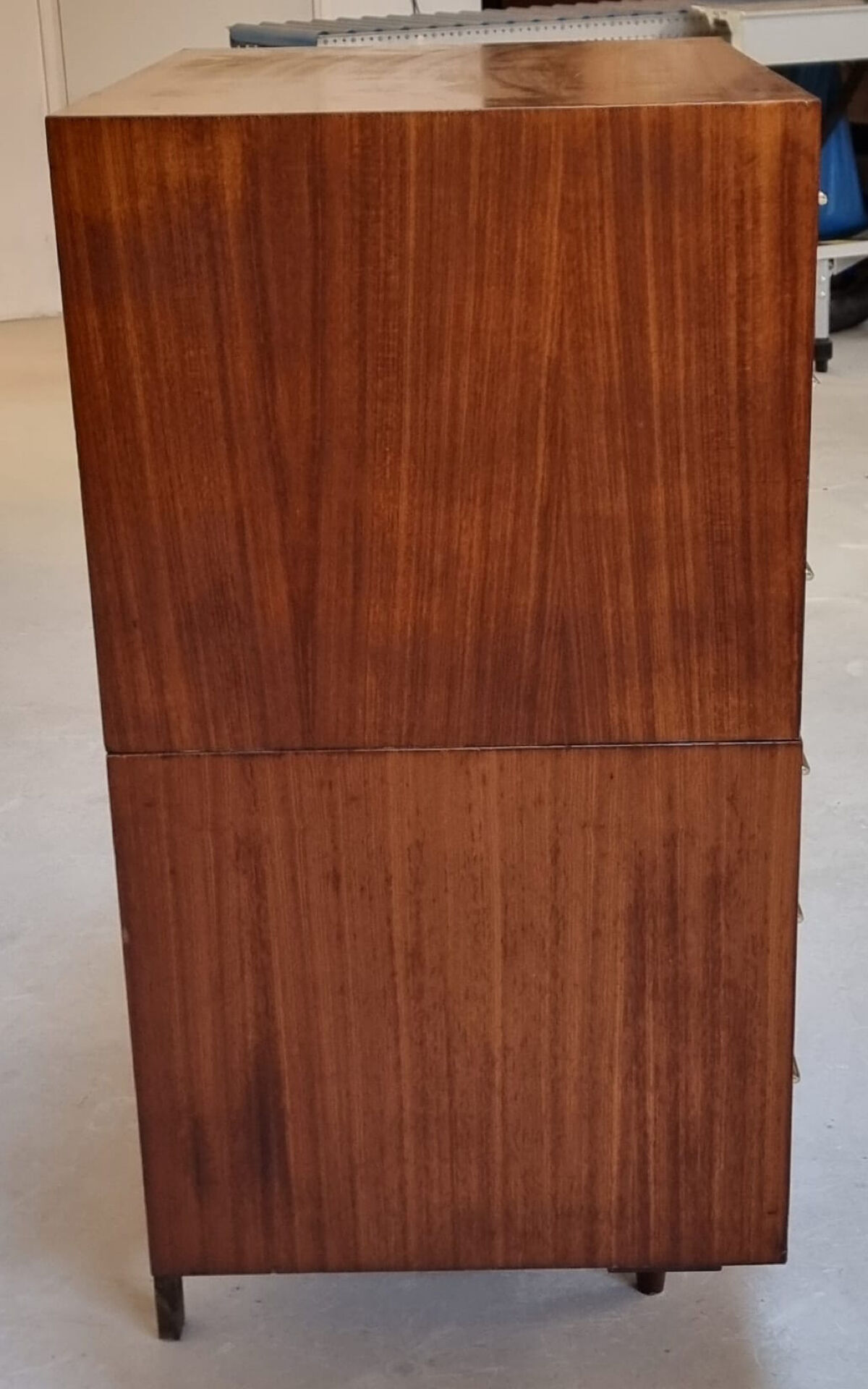 Mid-century drawer cabinet