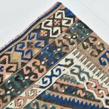 Tapis kilim ancien à losanges géométriques, Dominante bleue et tons nature