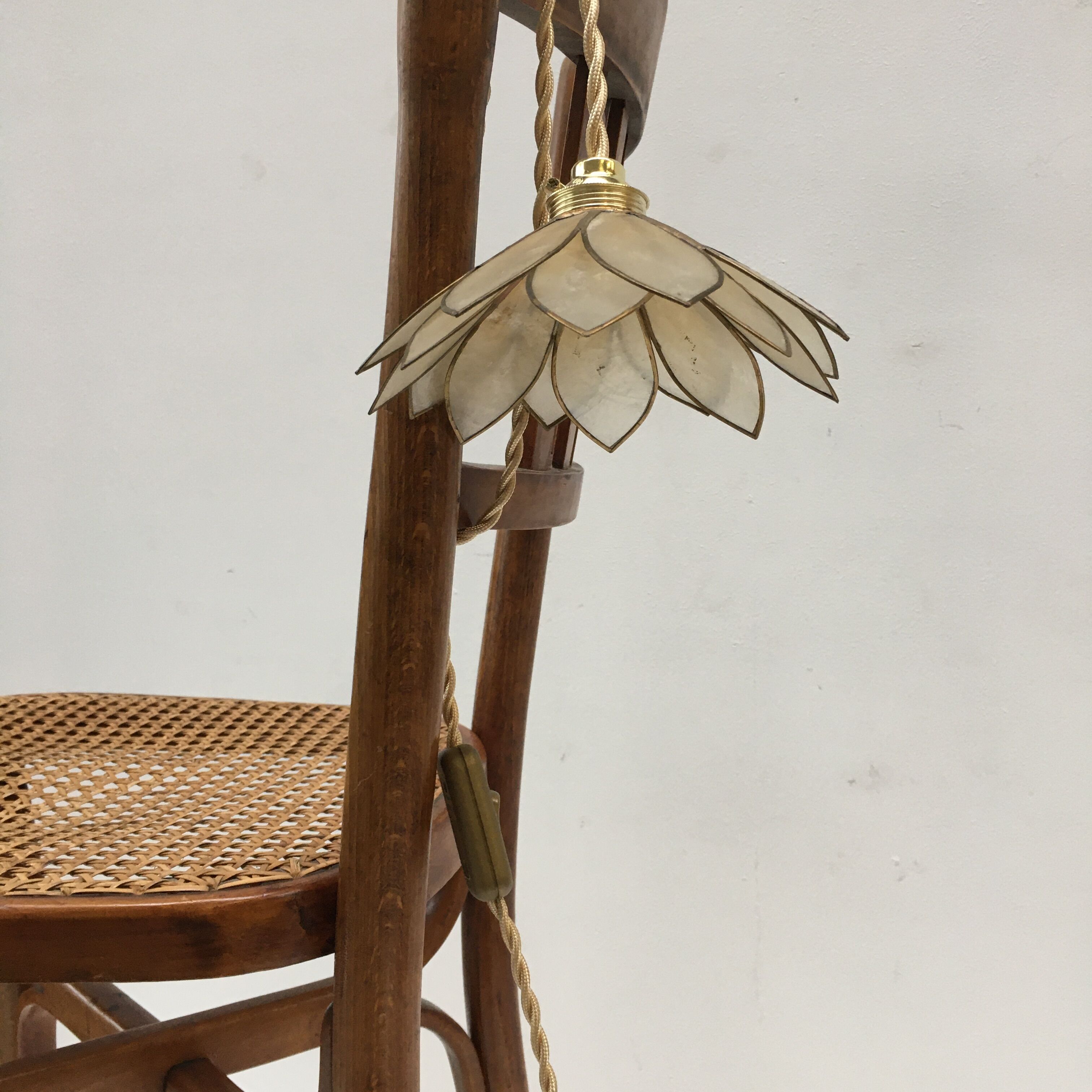 Flower walkman lamp in mother-of-pearl and brass