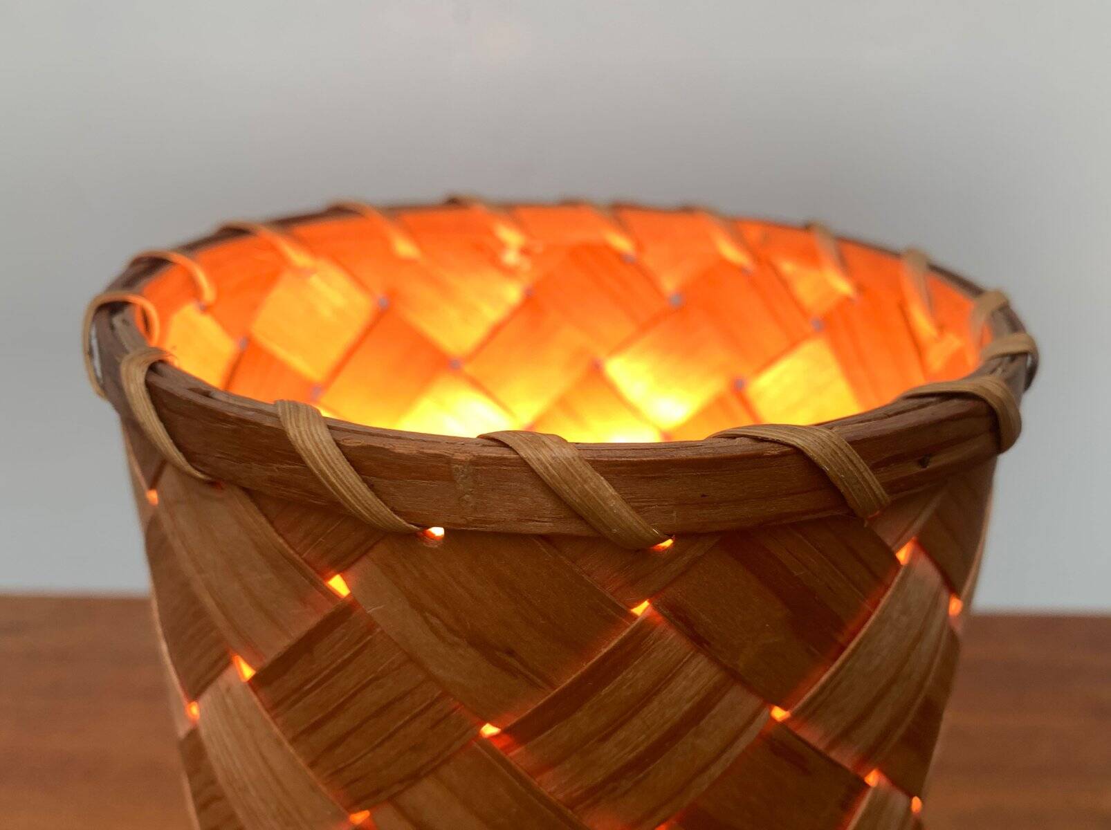 Mid-century Swedish wood veneer table lamp from Vamhus, 1960s.