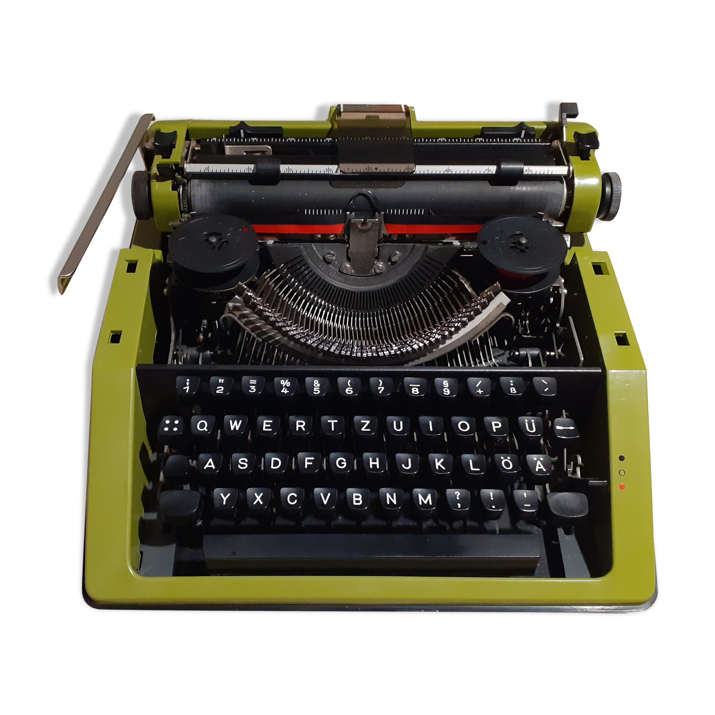 Olympia monica portable typewriter, olympia werke ag vilhelmshaven, made in united kingdom