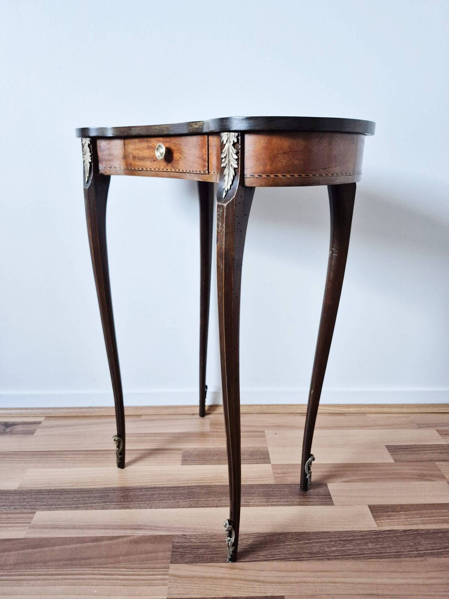 Louis XV kidney-shaped side table, bedside table, guéridon