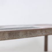 Capron. Table basse 'navette' en grès émaillé noir et rouge. Années 1960.
