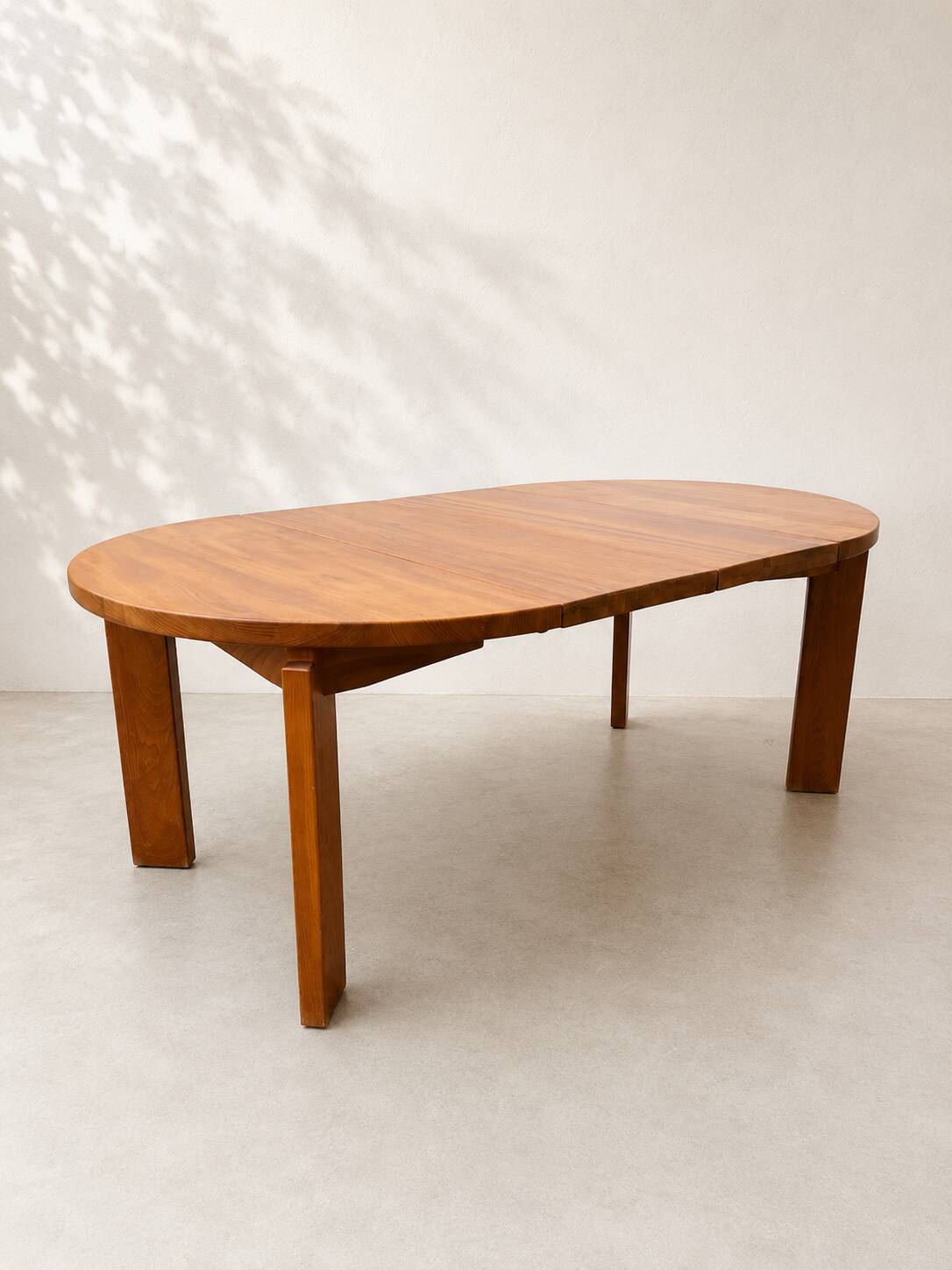 Large extendable table from Maison Regain in solid elm.
