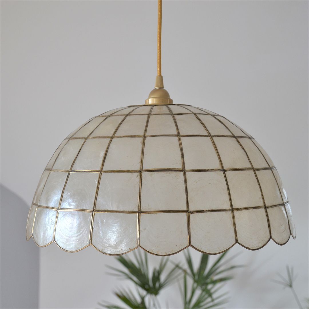 Mother-of-pearl and brass suspension