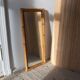 Miroir mural en bois de bambou XL en teinte miel naturel, fabriqué en Italie, vintage des années 1940, style mid-century.