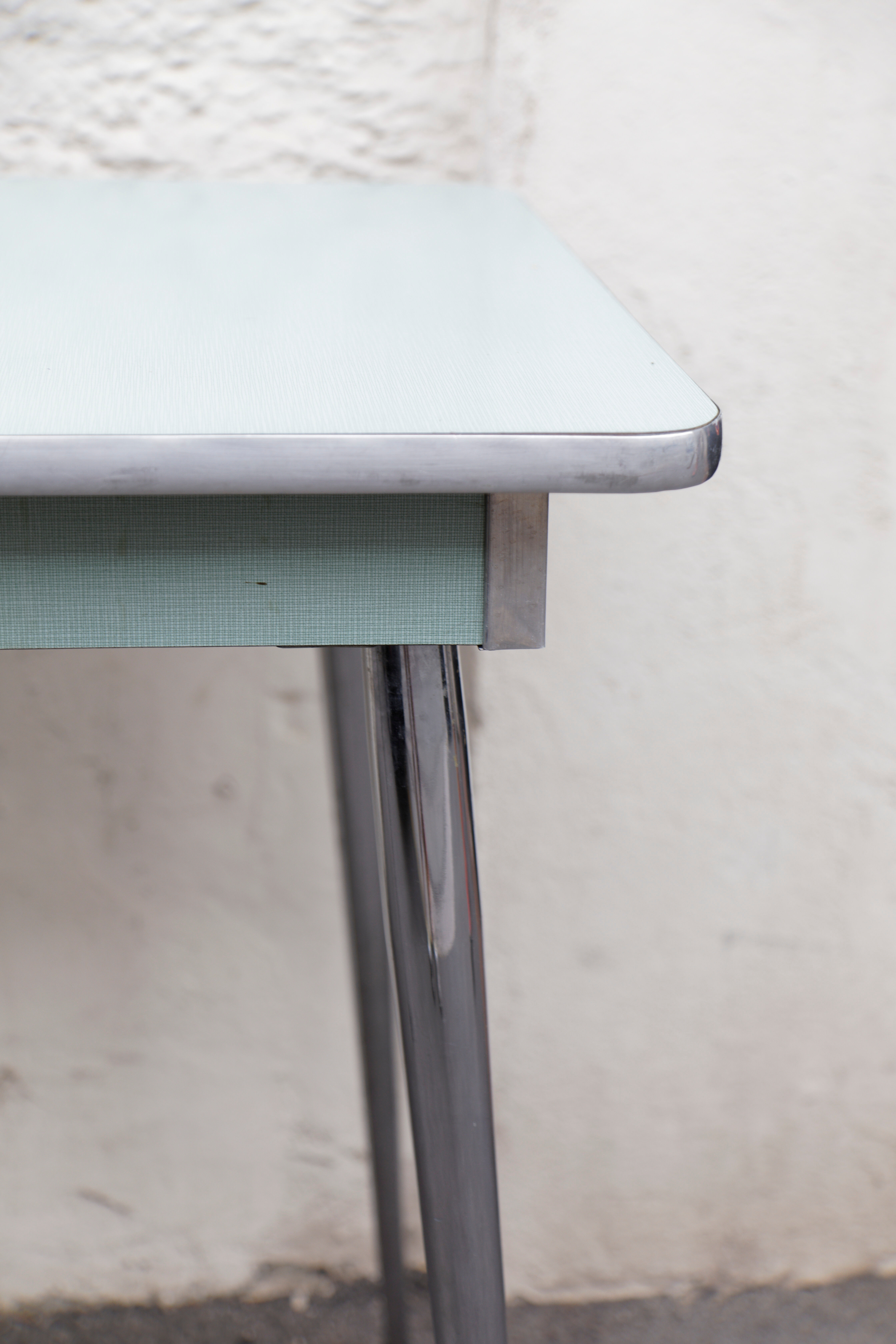 Formica table pattern water green